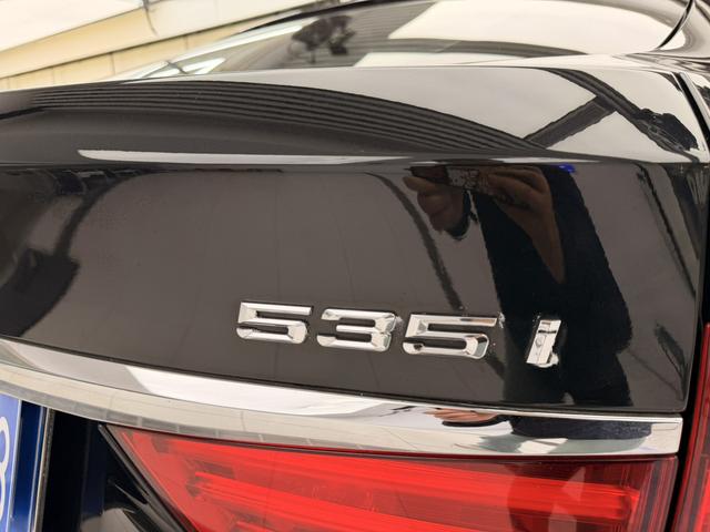 BMW 5 Series GT 2012 car image #17