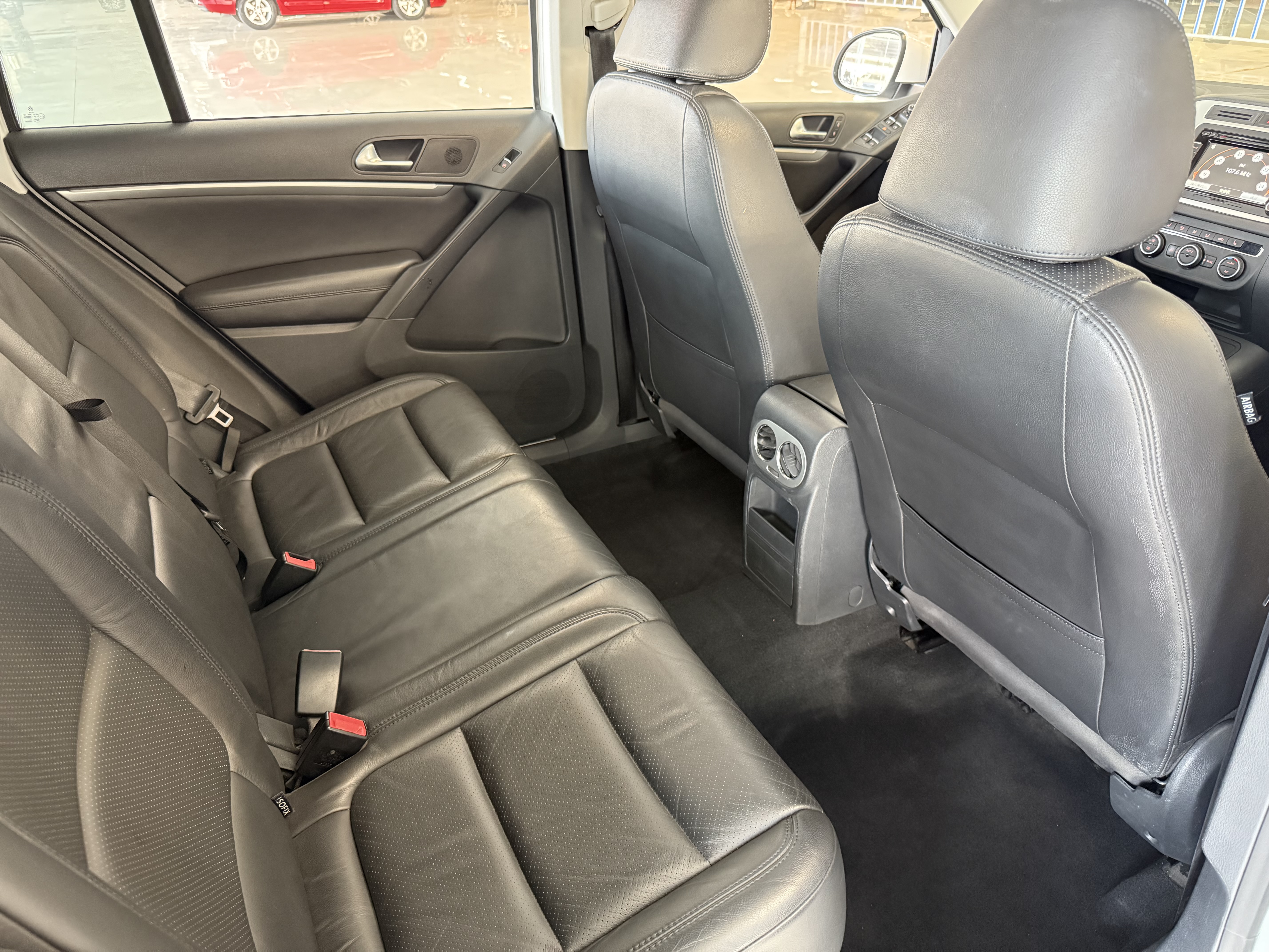 Volkswagen Tiguan 2016 car image #17