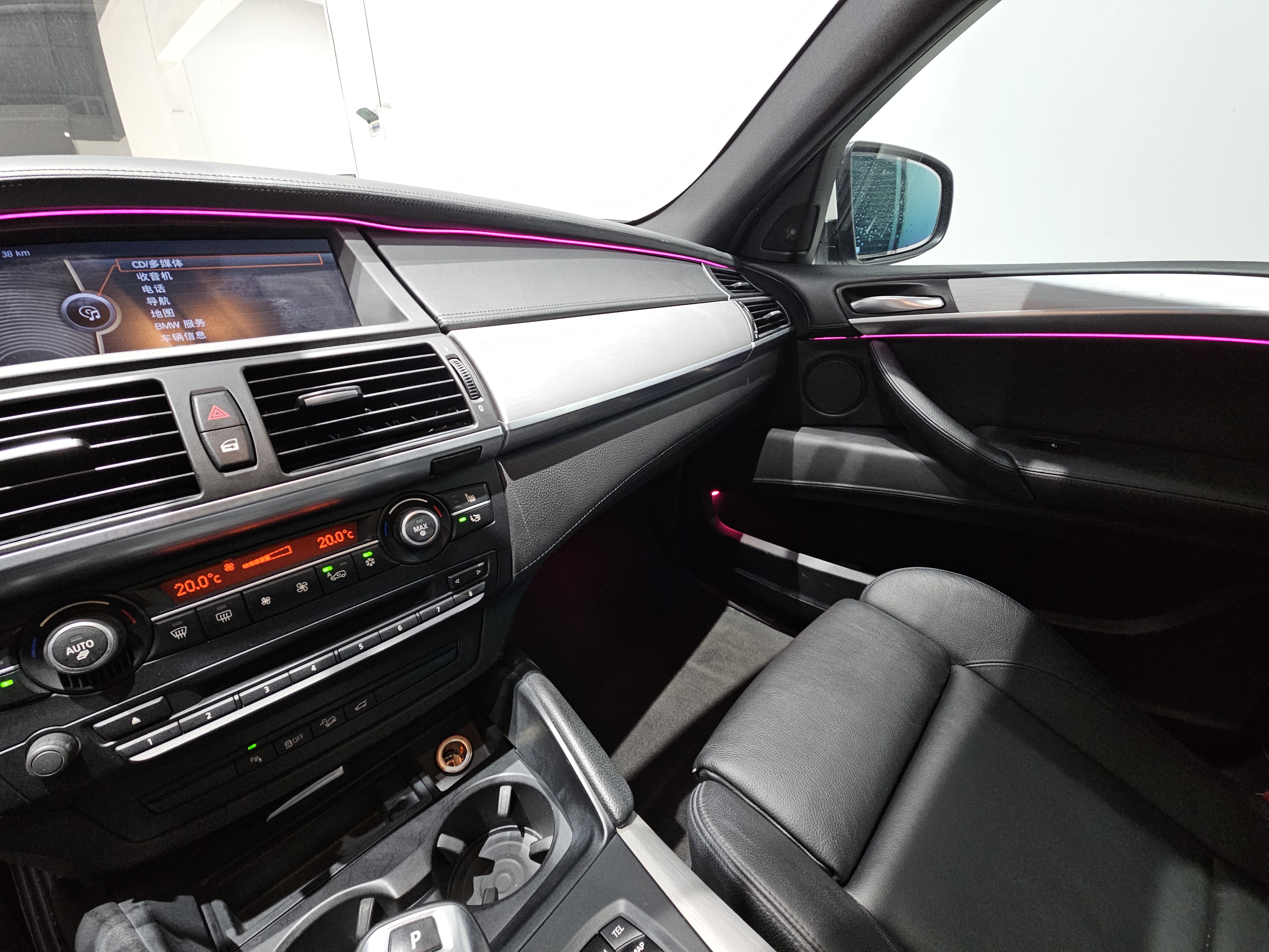 BMW X6 M 2010 immagine di auto #17