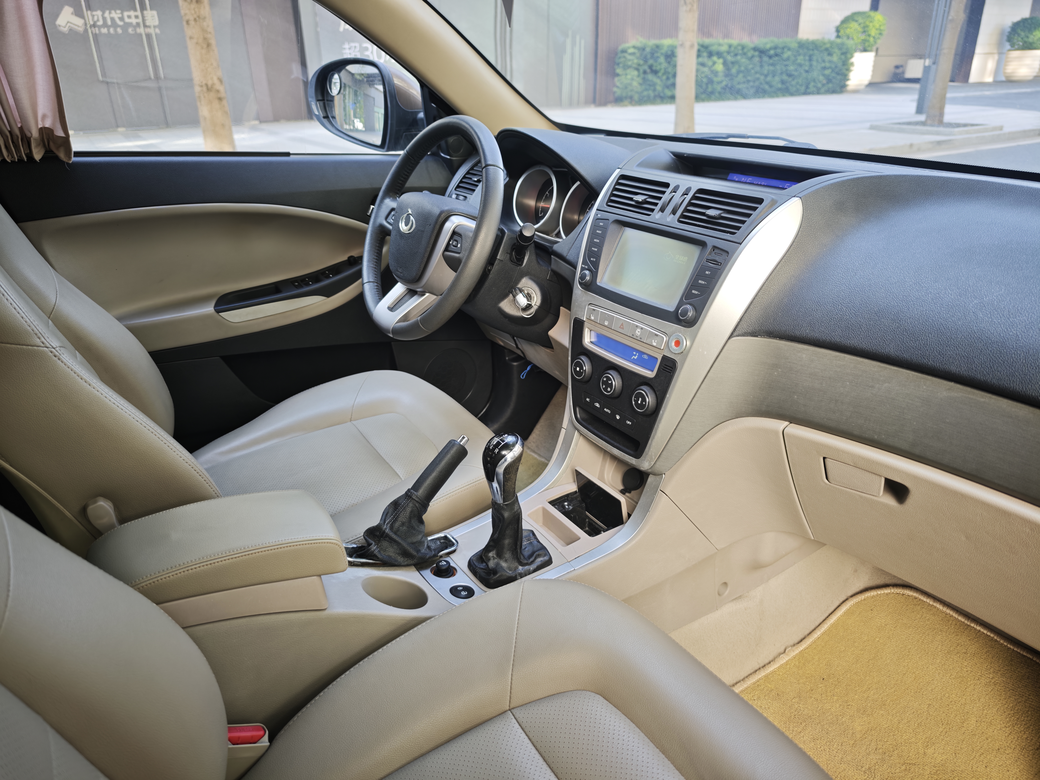 GEELY GX7 2012 car image #17