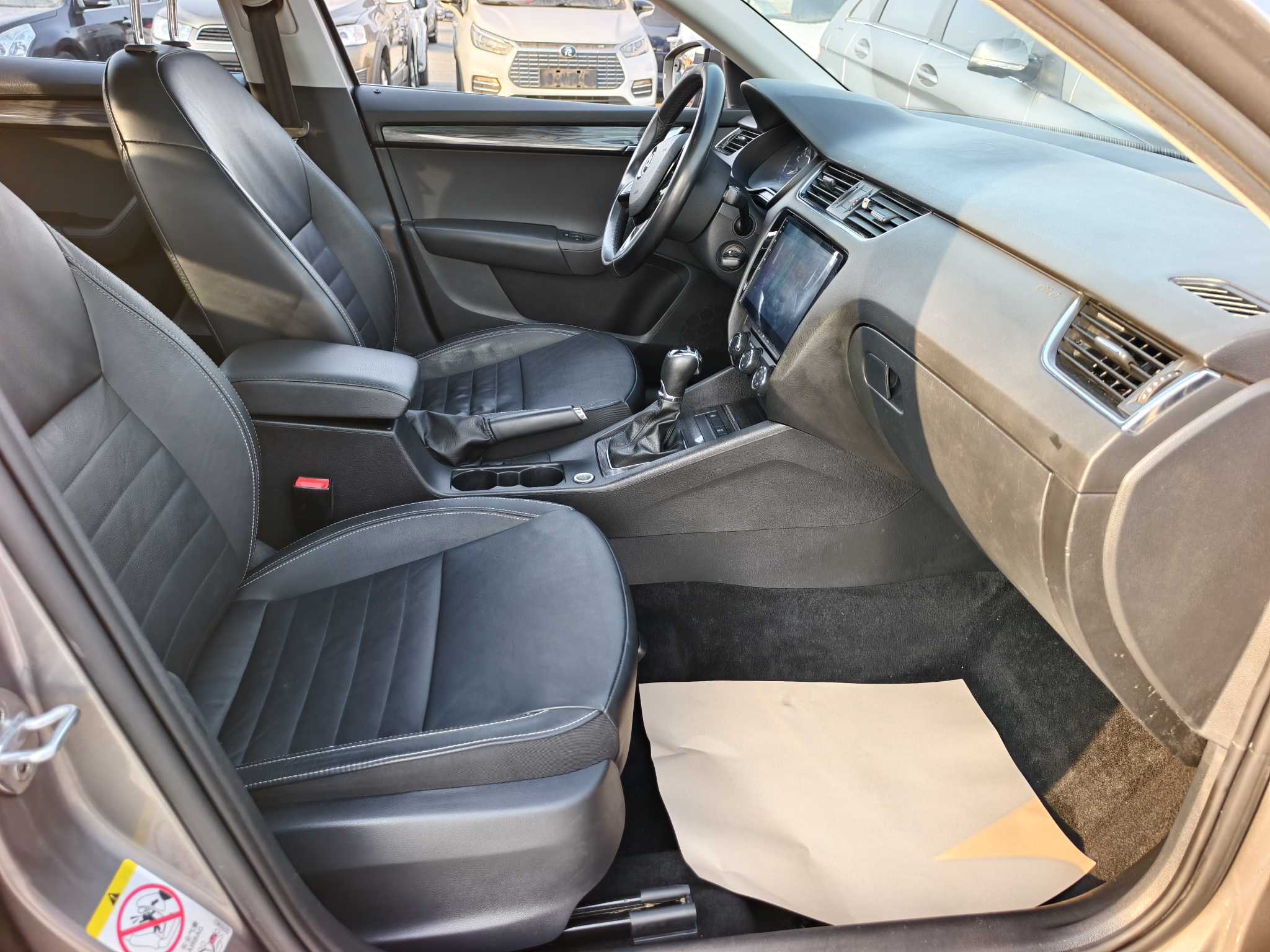 Skoda Octavia 2017 car image #17