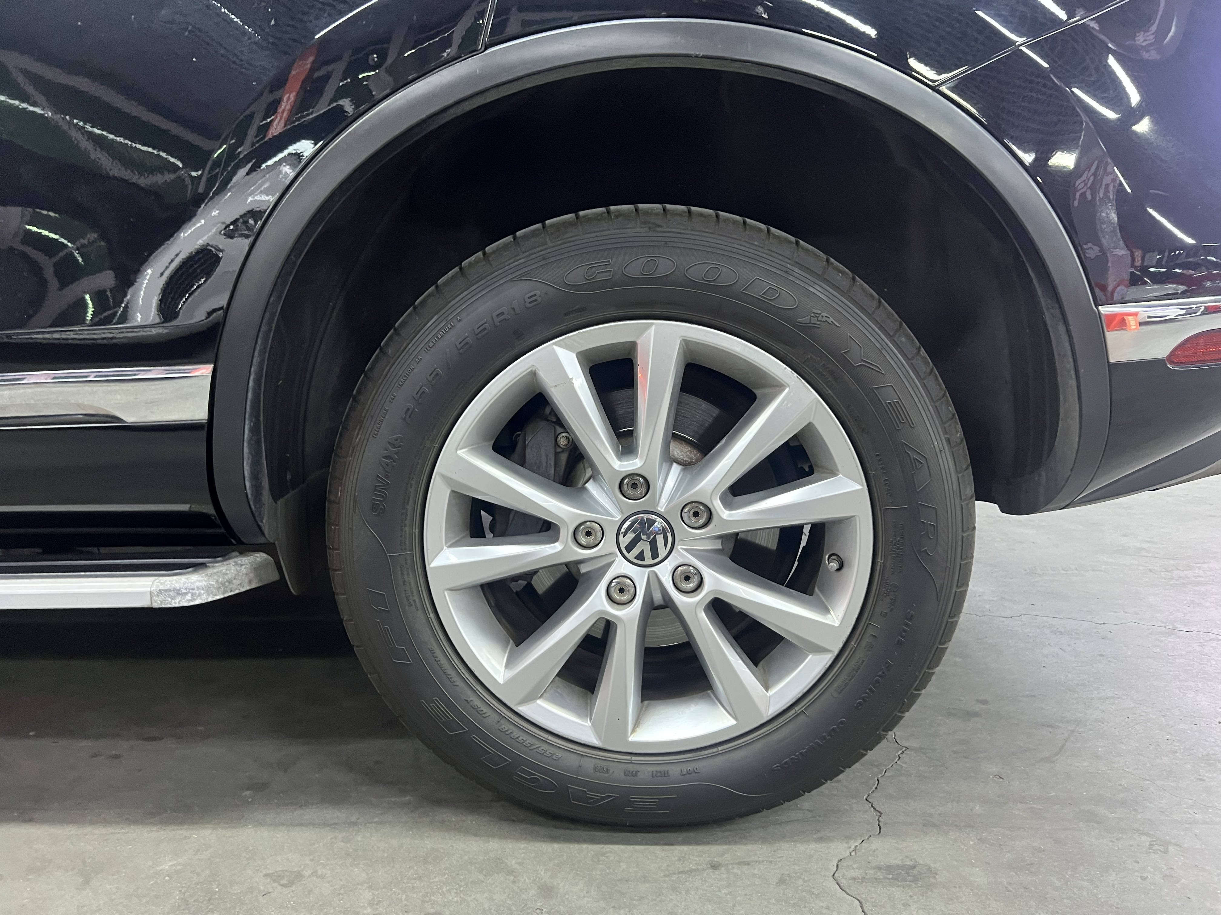 Volkswagen Touareg 2016 car image #17