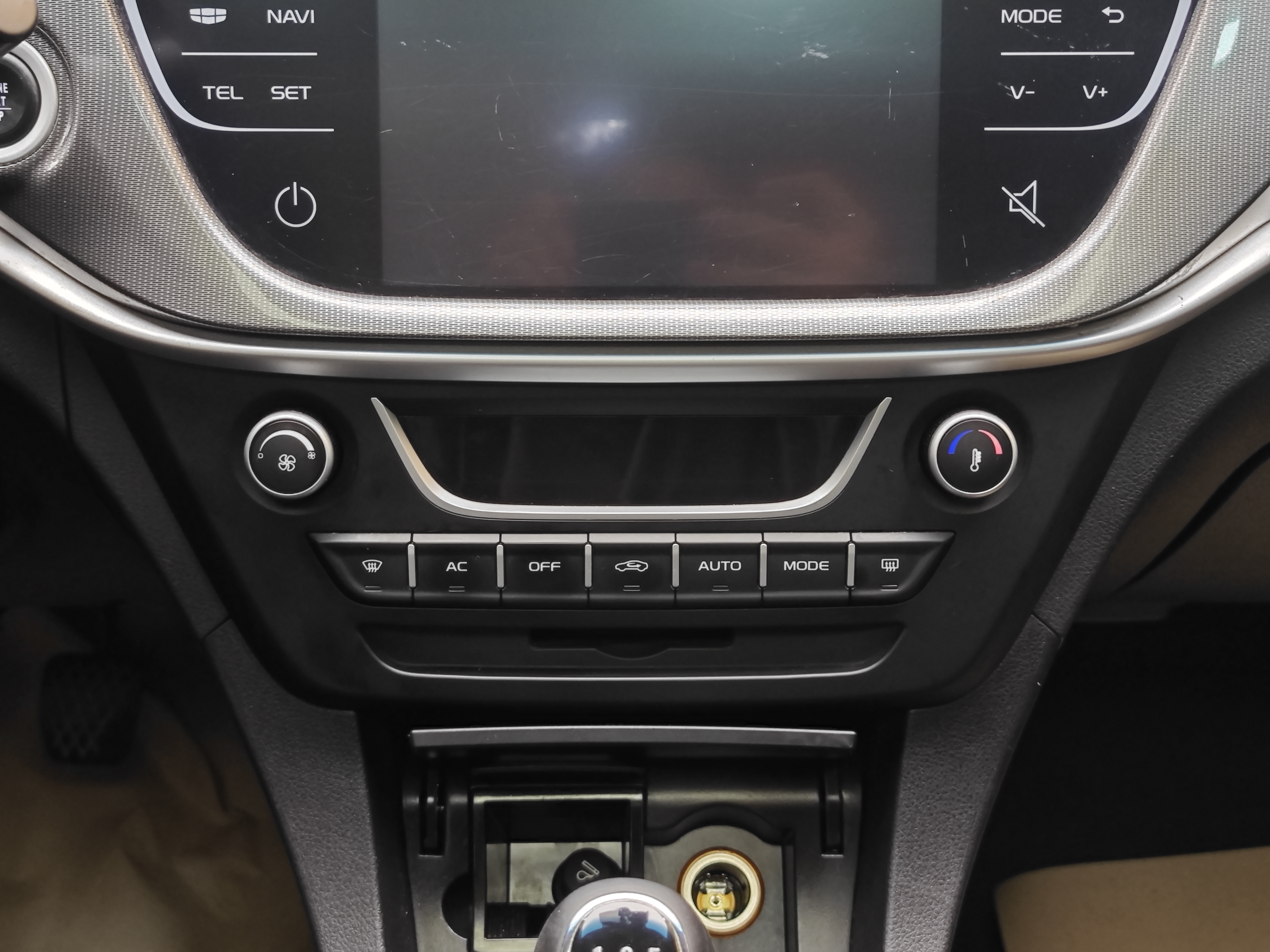 GEELY Emgrand 2018 car image #17