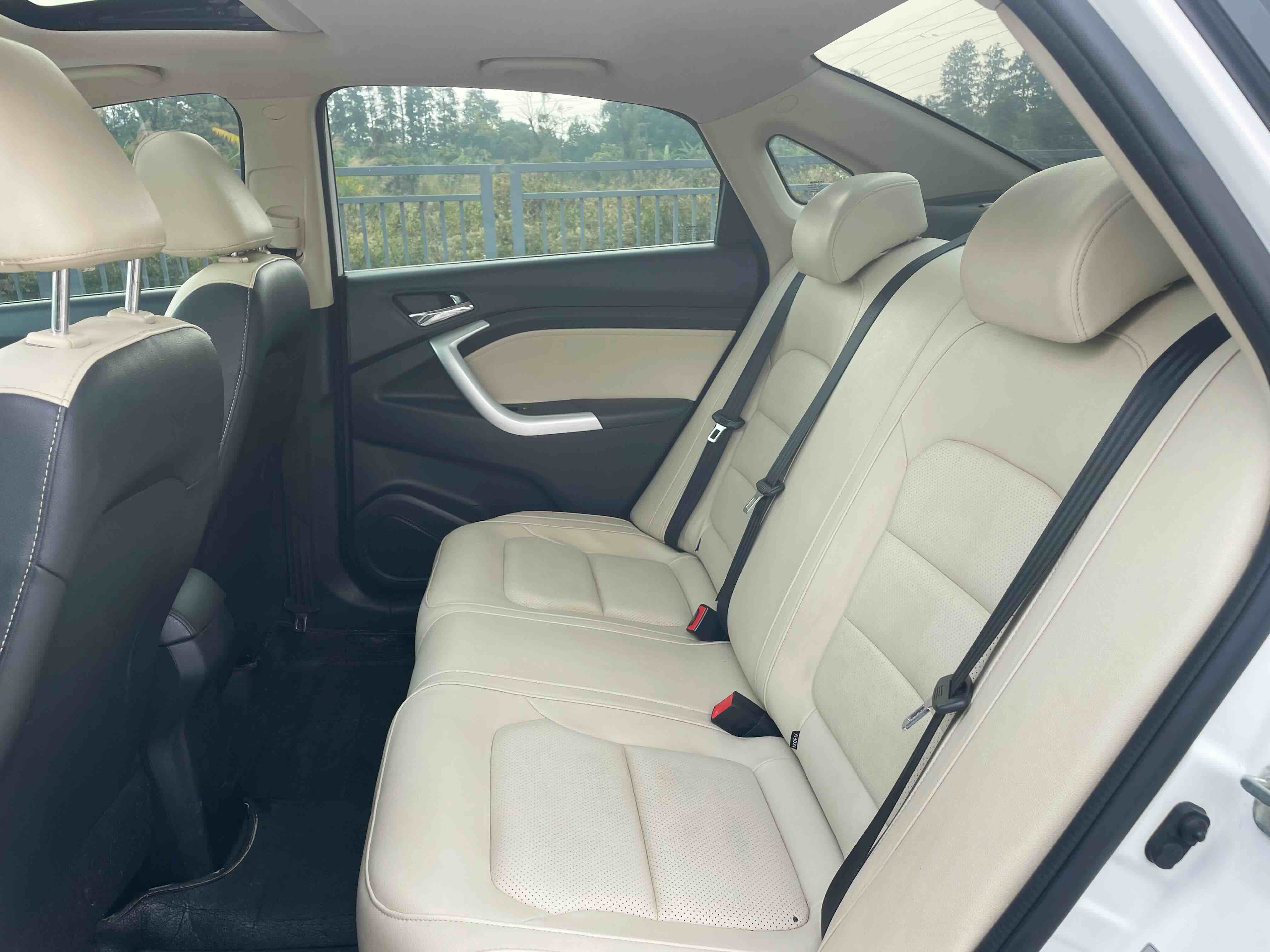 Changan Alsvin V7 2015 car image #17