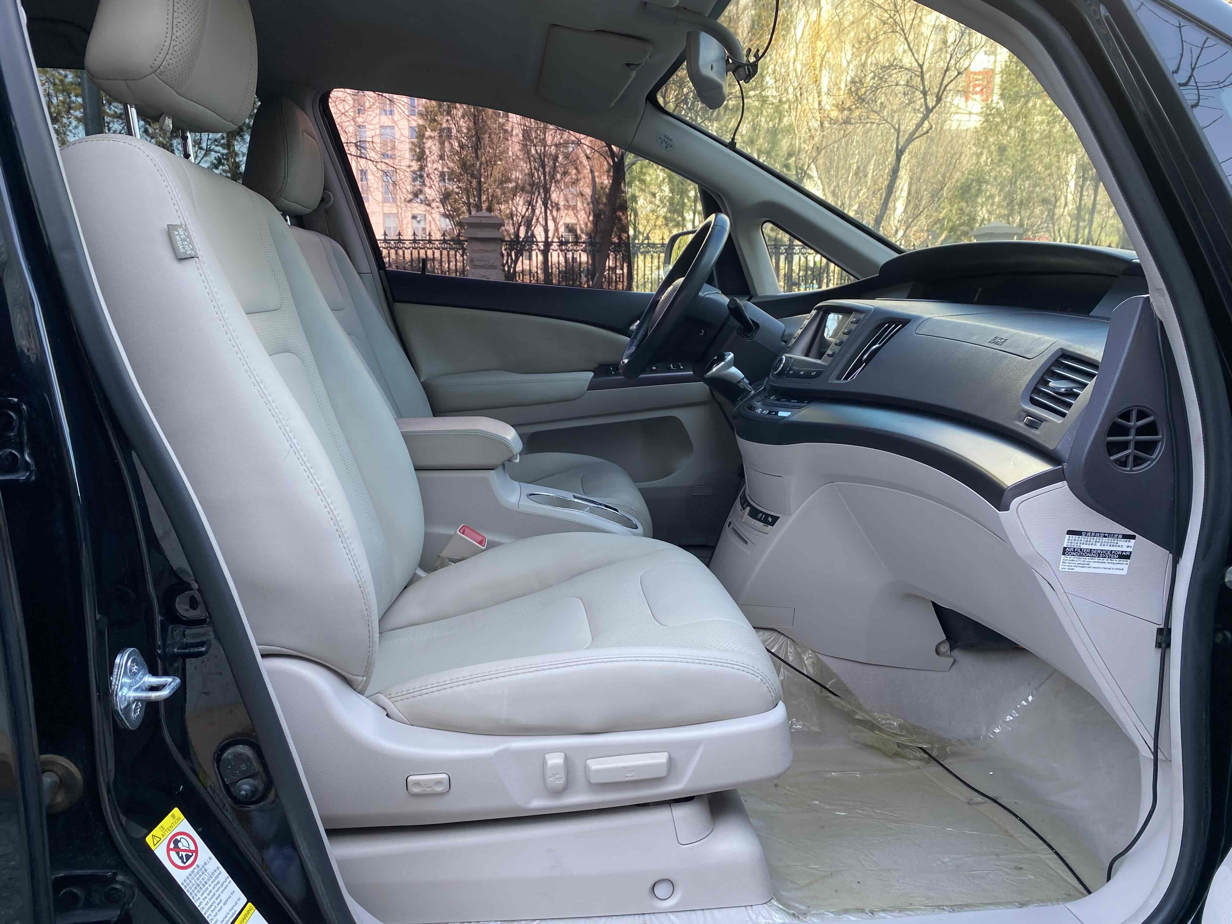 BYD e6 2014 car image #17