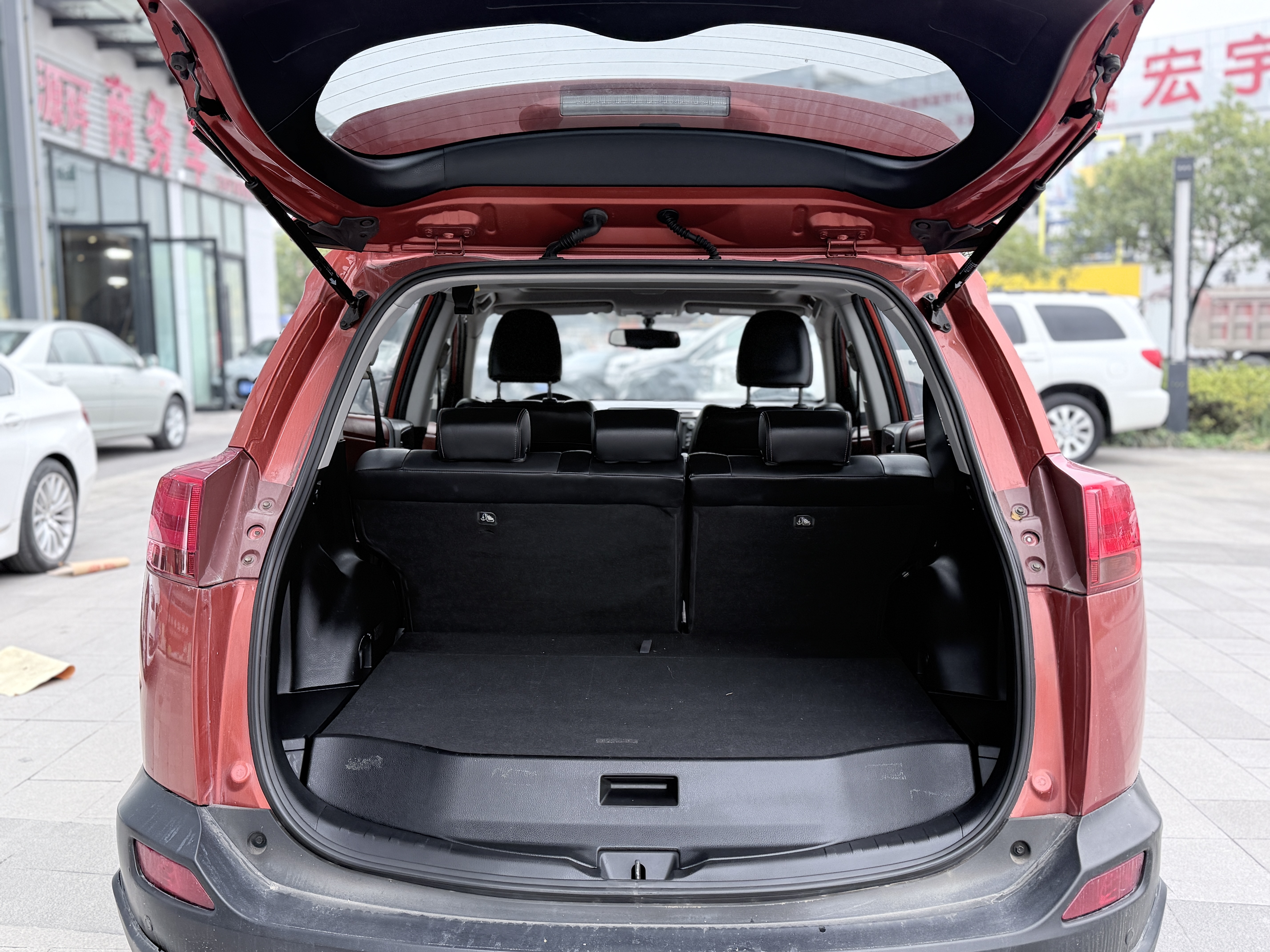 Toyota RAV4 2014 изображение автомобиля #17