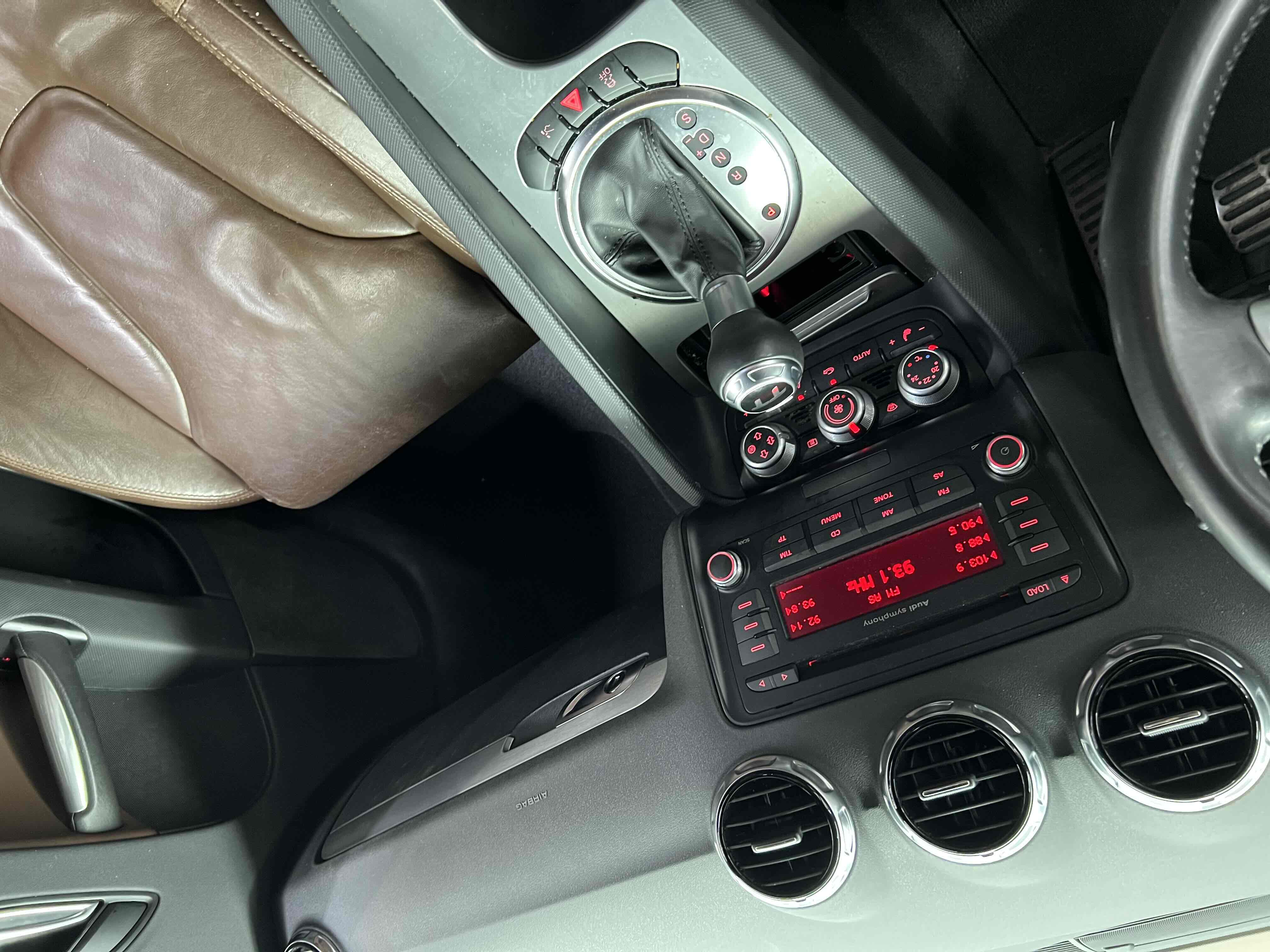 Audi TT 2012 #17 Audi TT 2012 car image #17