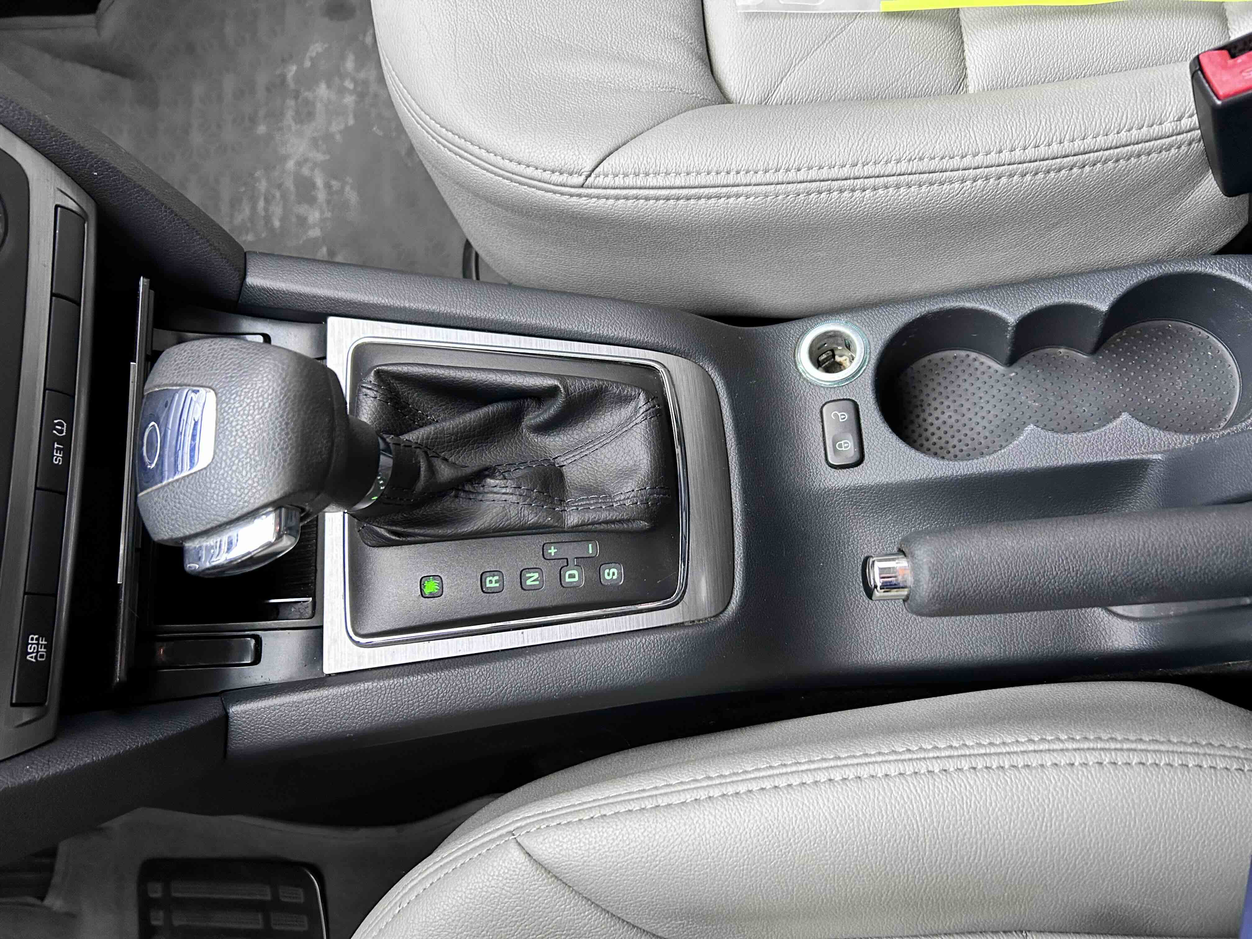 Skoda Octavia 2012 car image #17