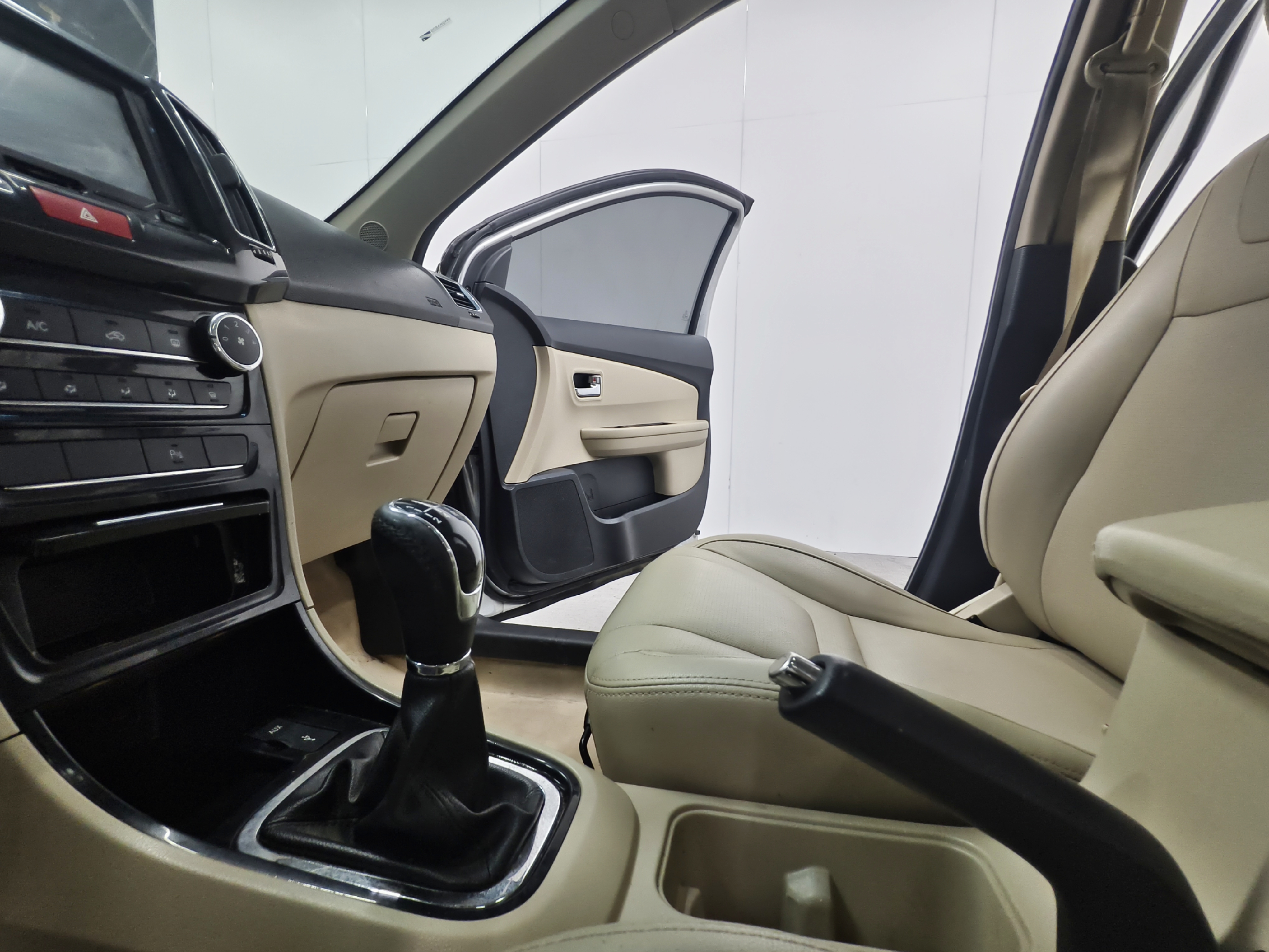 Chery E3 2014 car image #17