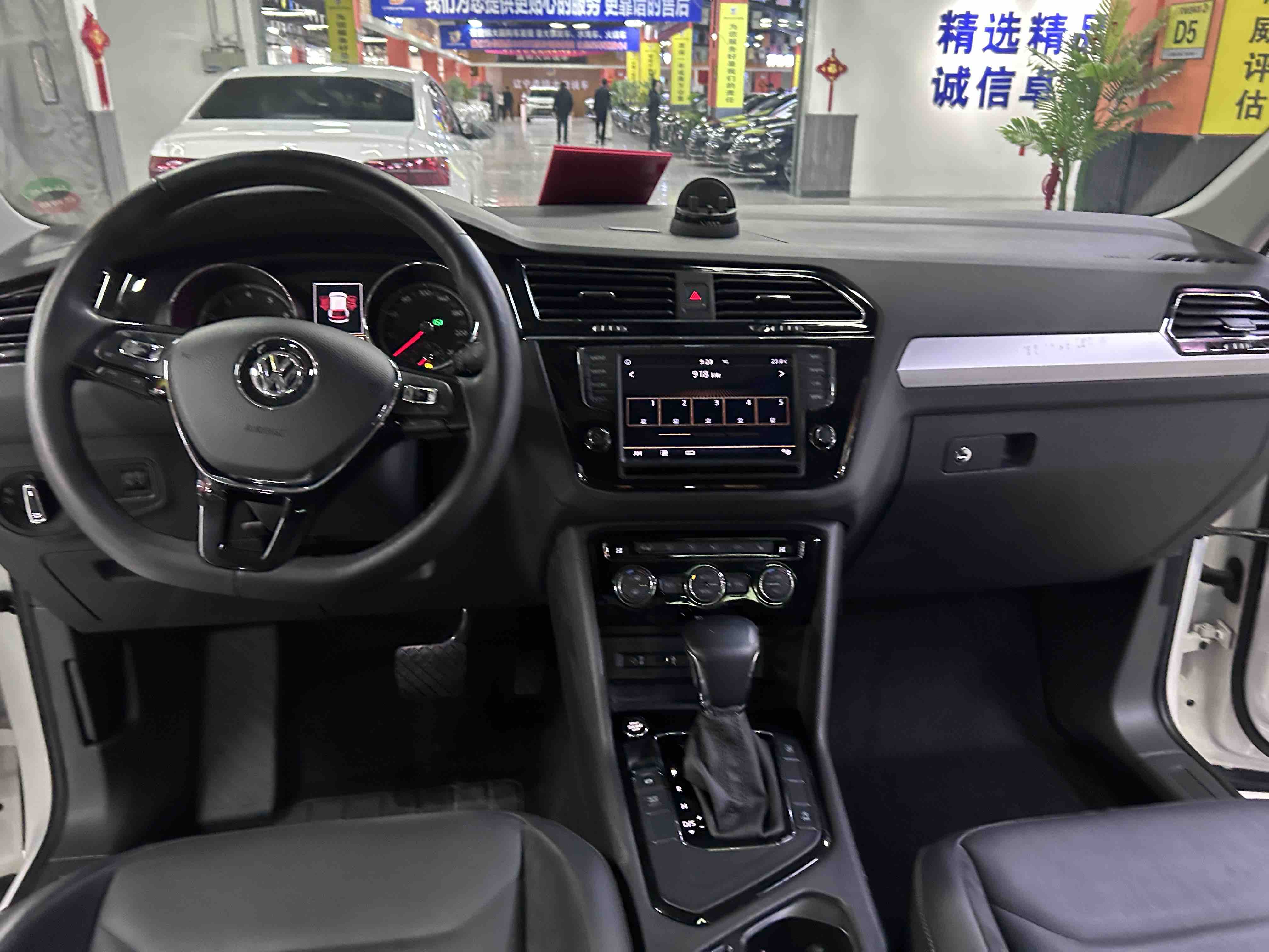 Volkswagen Tiguan L 2017 car image #17