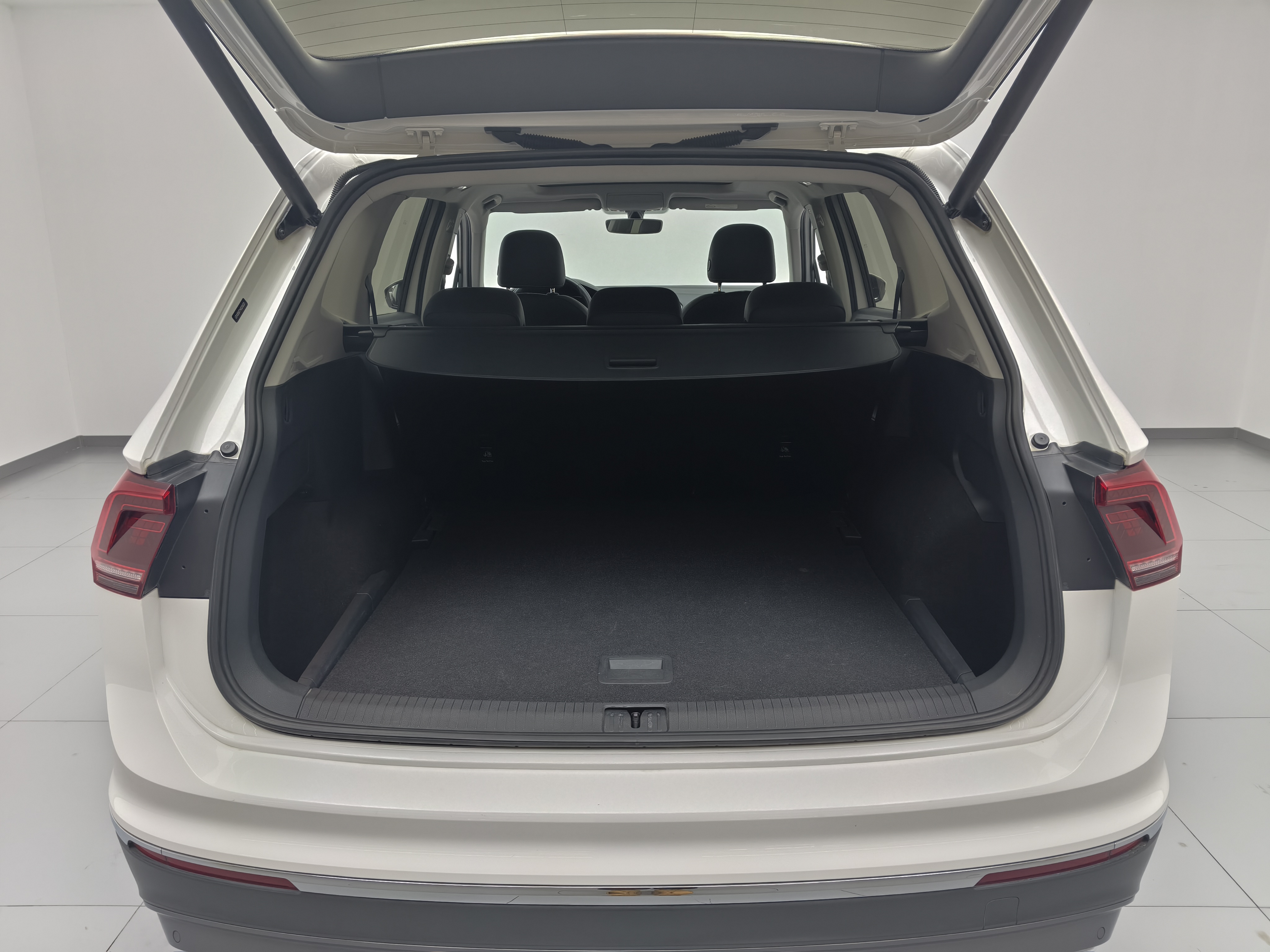 Volkswagen Tiguan L 2018 car image #17