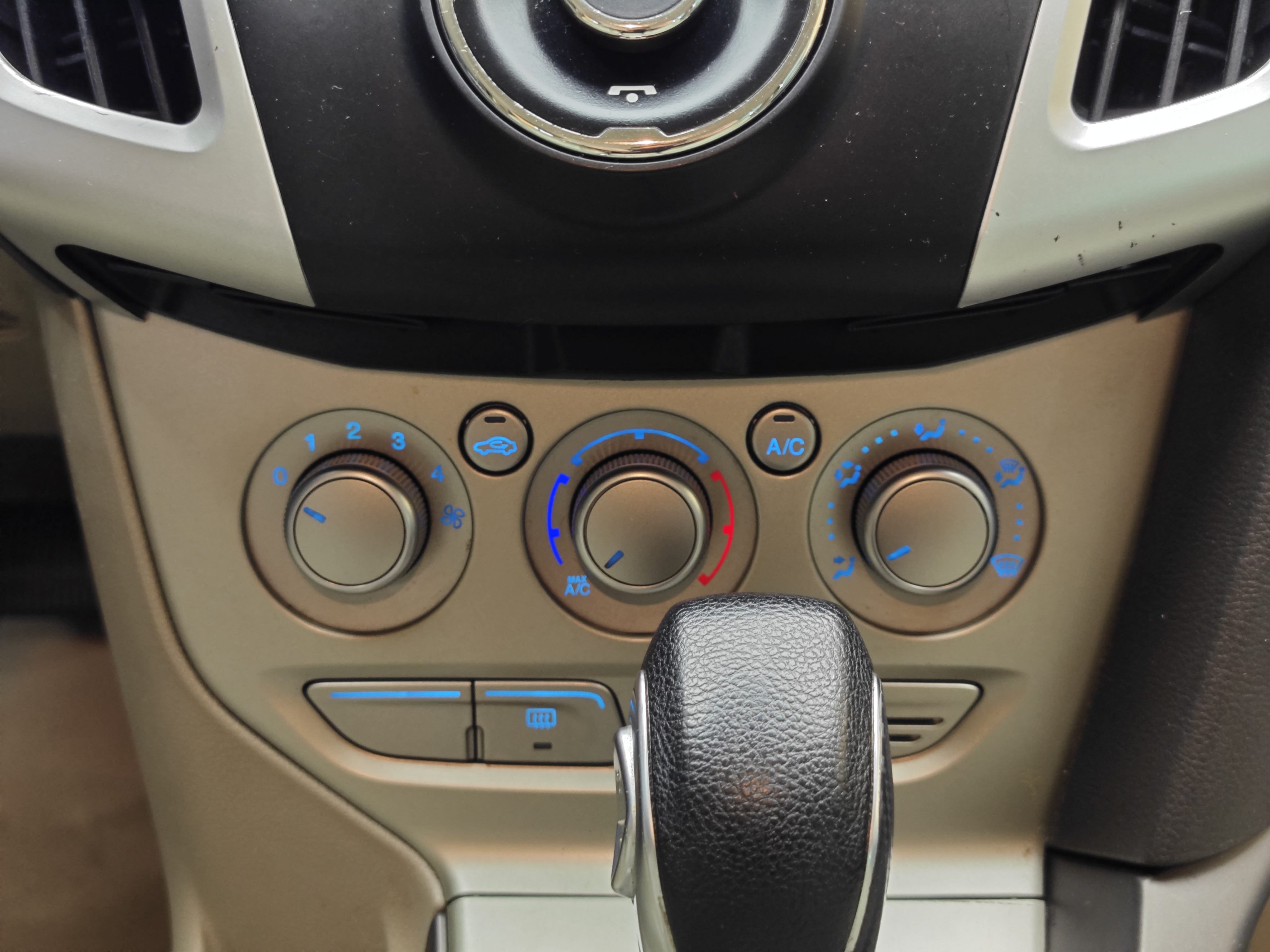 Ford Focus 2014 immagine di auto #17