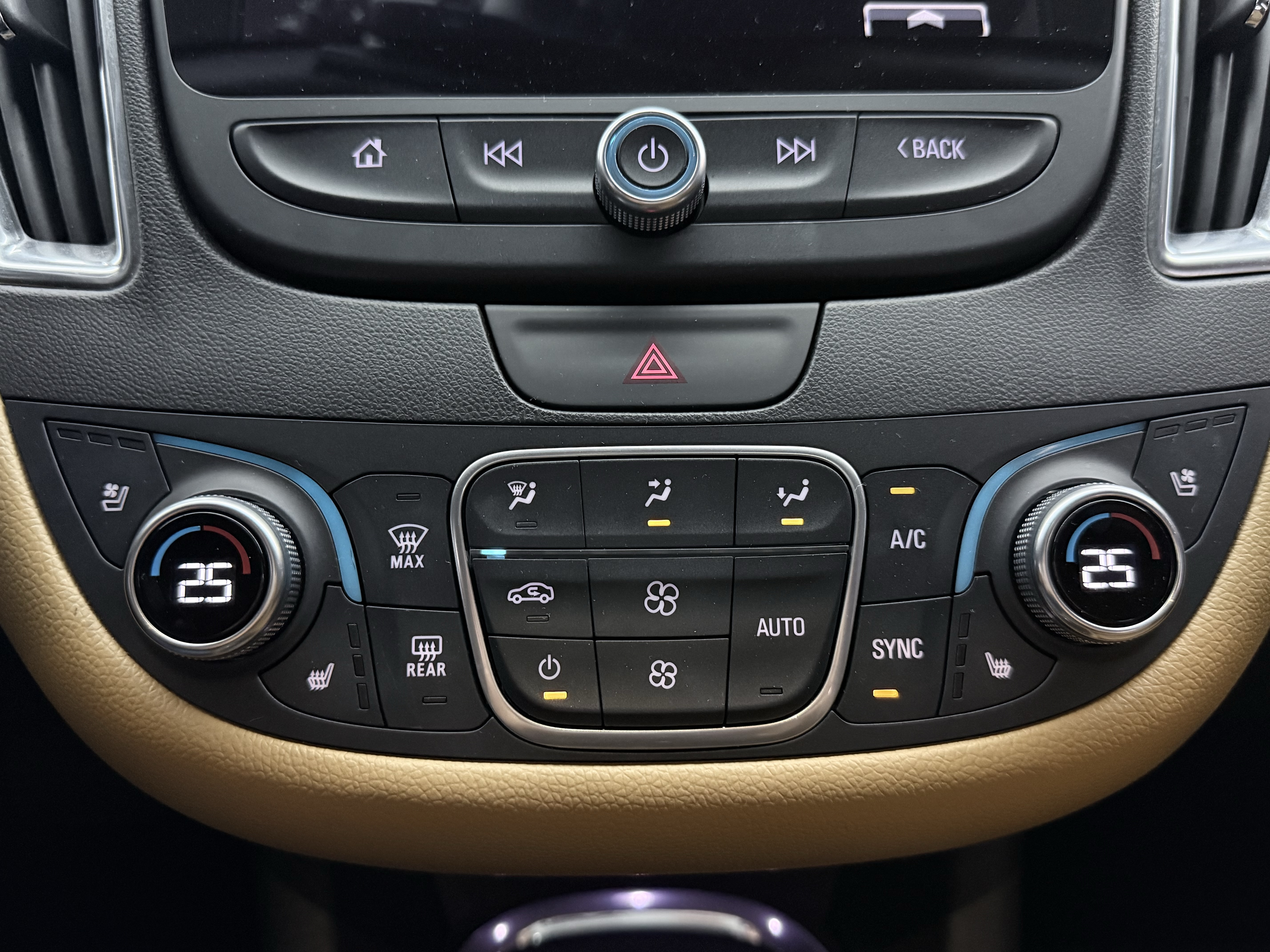 Chevrolet Malibu XL 2018 immagine di auto #17