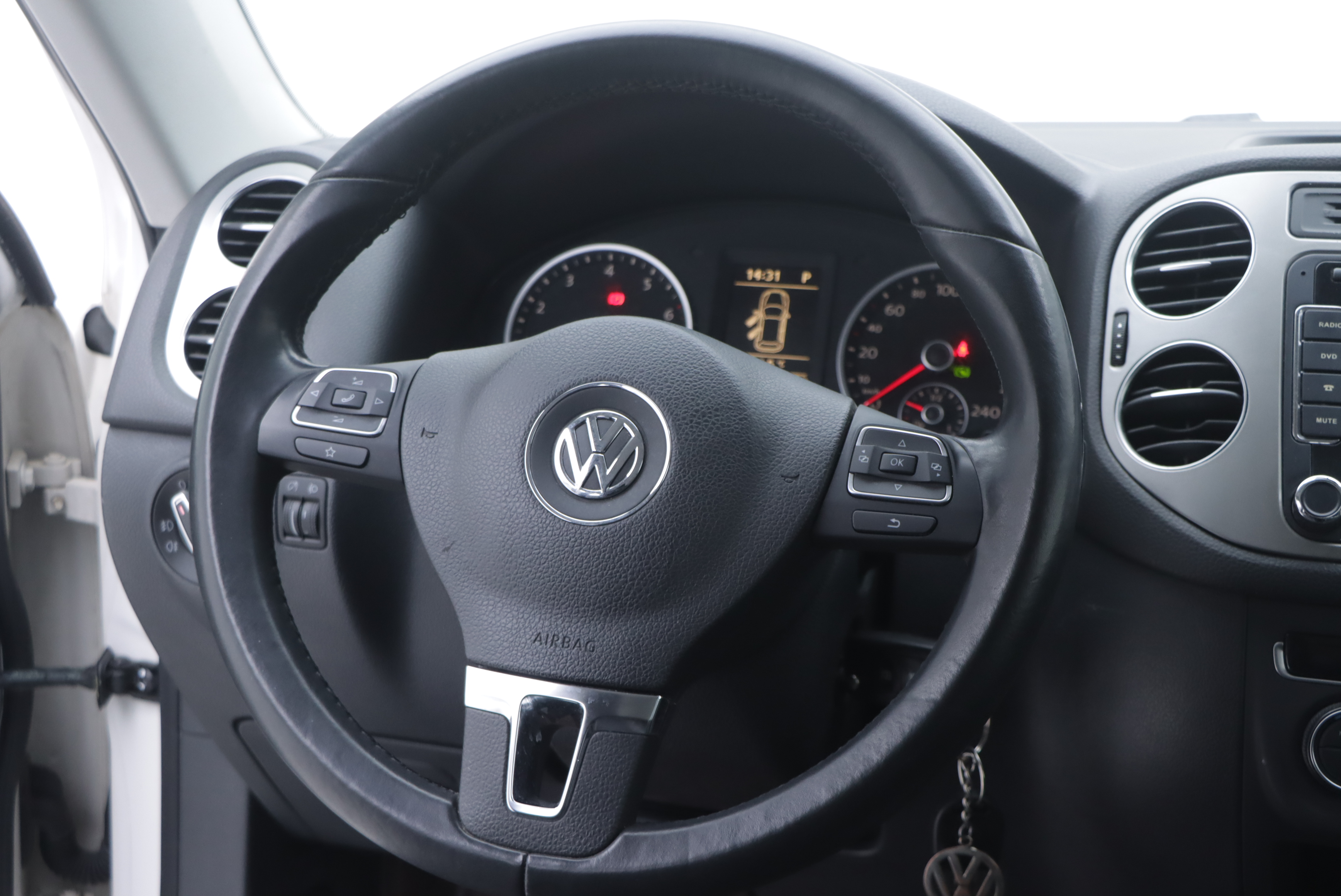 Volkswagen Tiguan 2014 car image #17