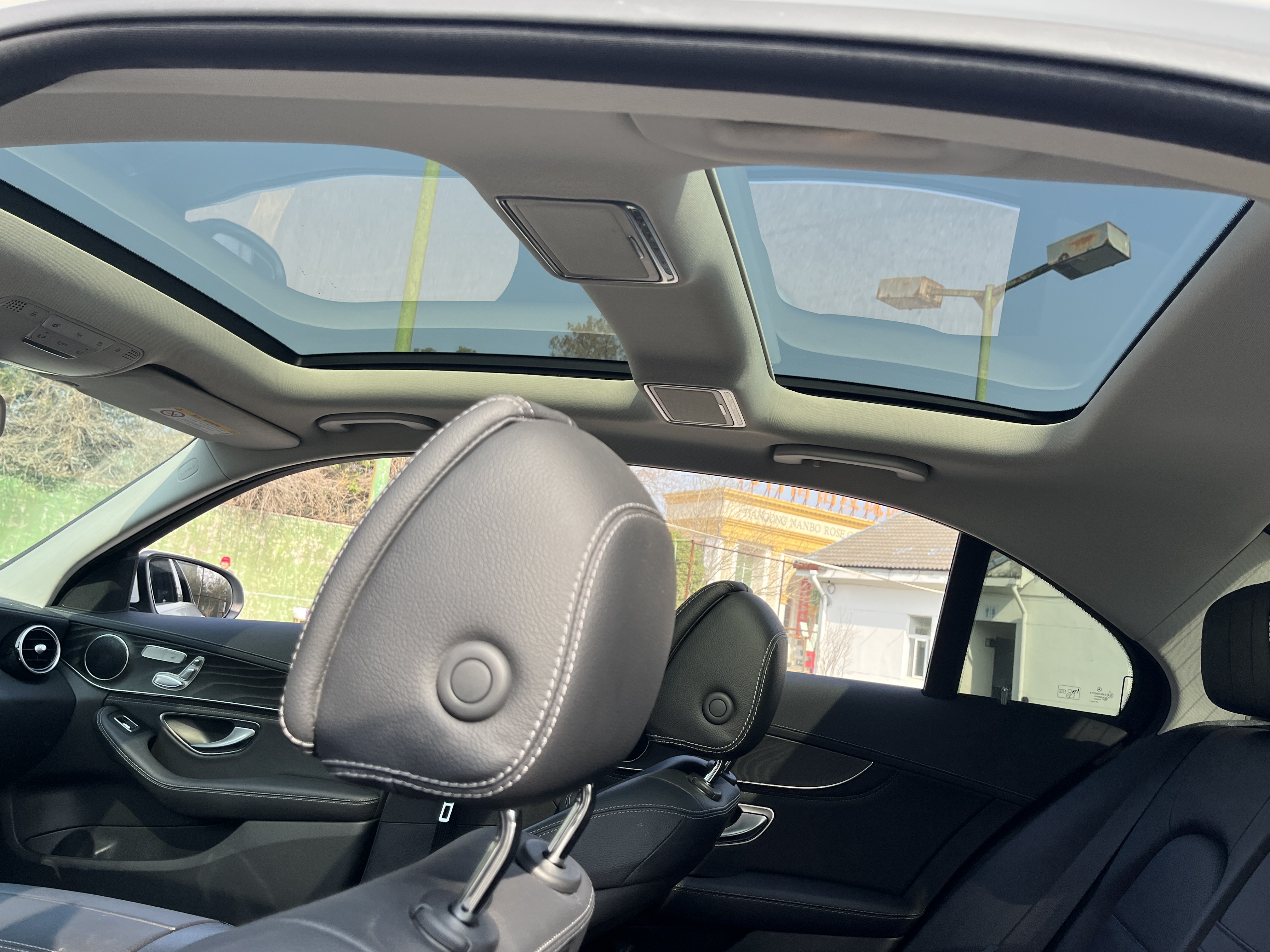 Mercedes-Benz C Class 2017 immagine di auto #17