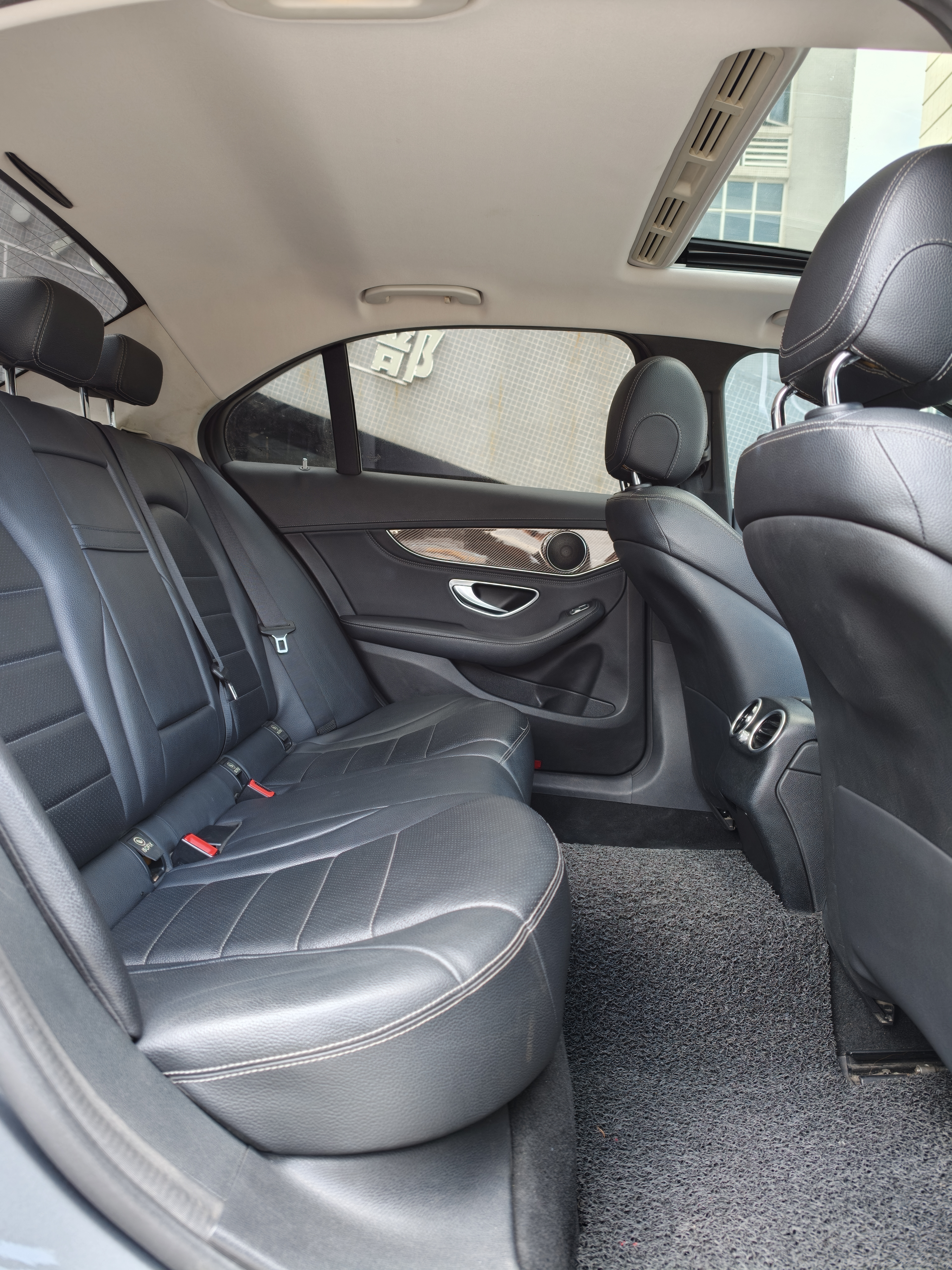 Mercedes-Benz C Class 2017 car image #17