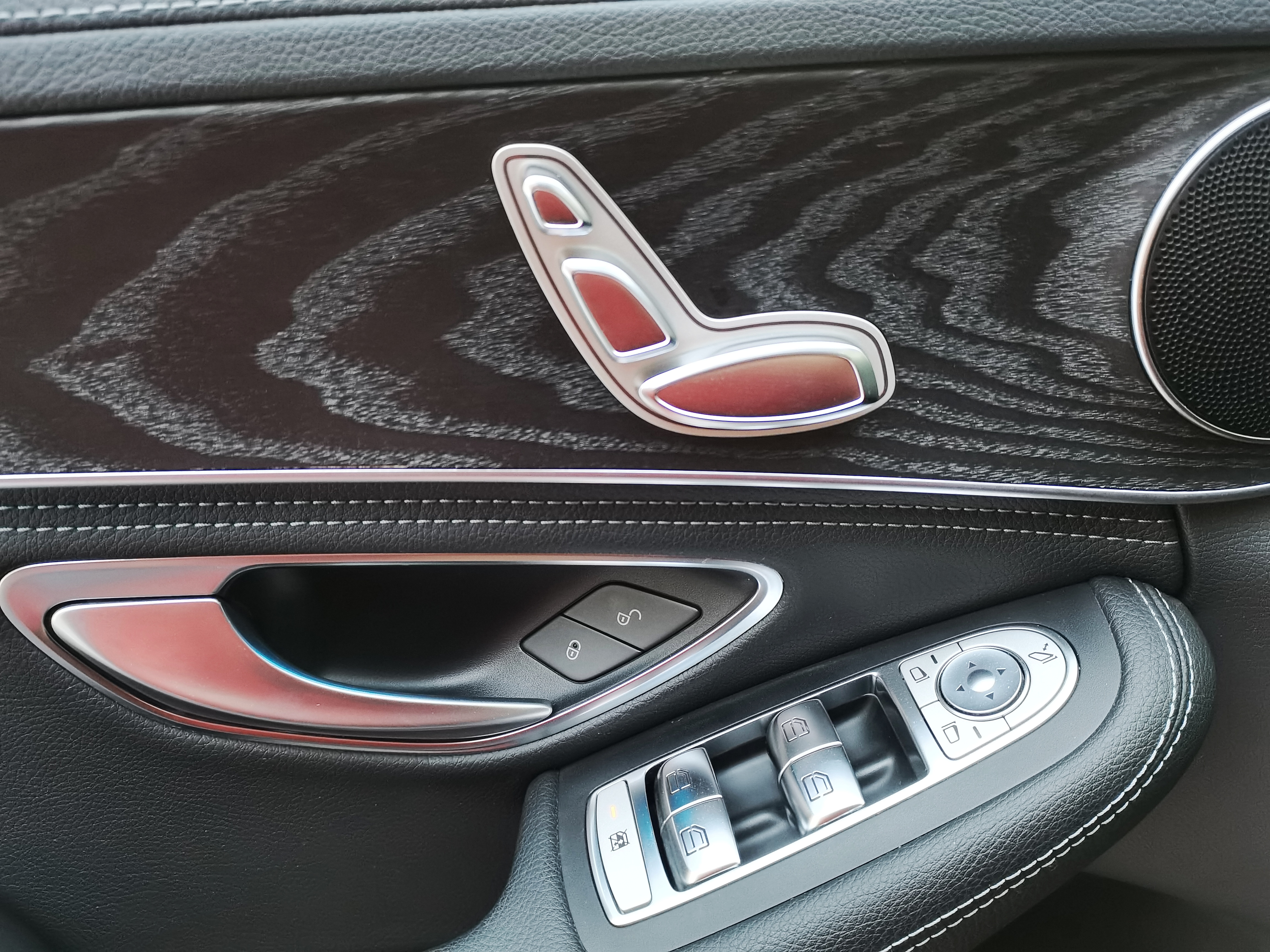 Mercedes-Benz C Class 2018 car image #17