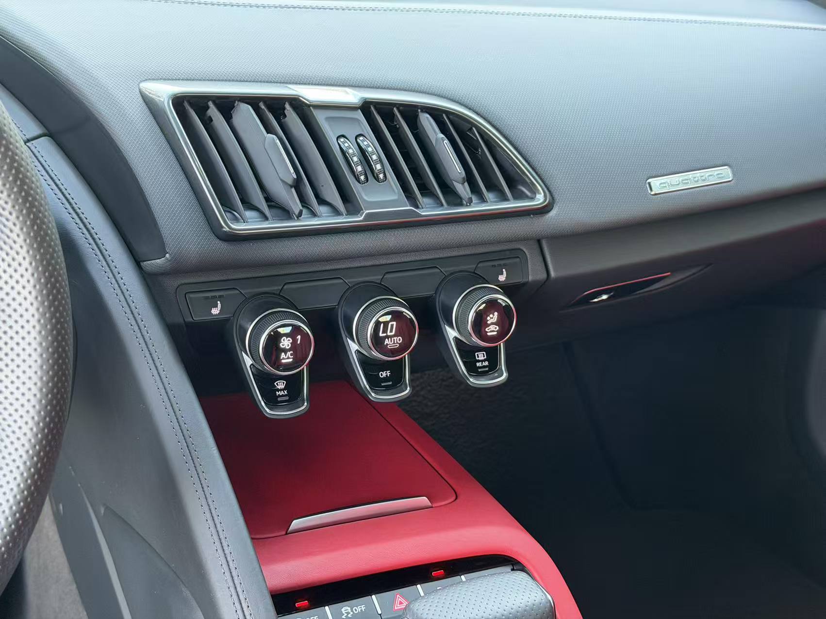 Audi R8 2018 car image #17