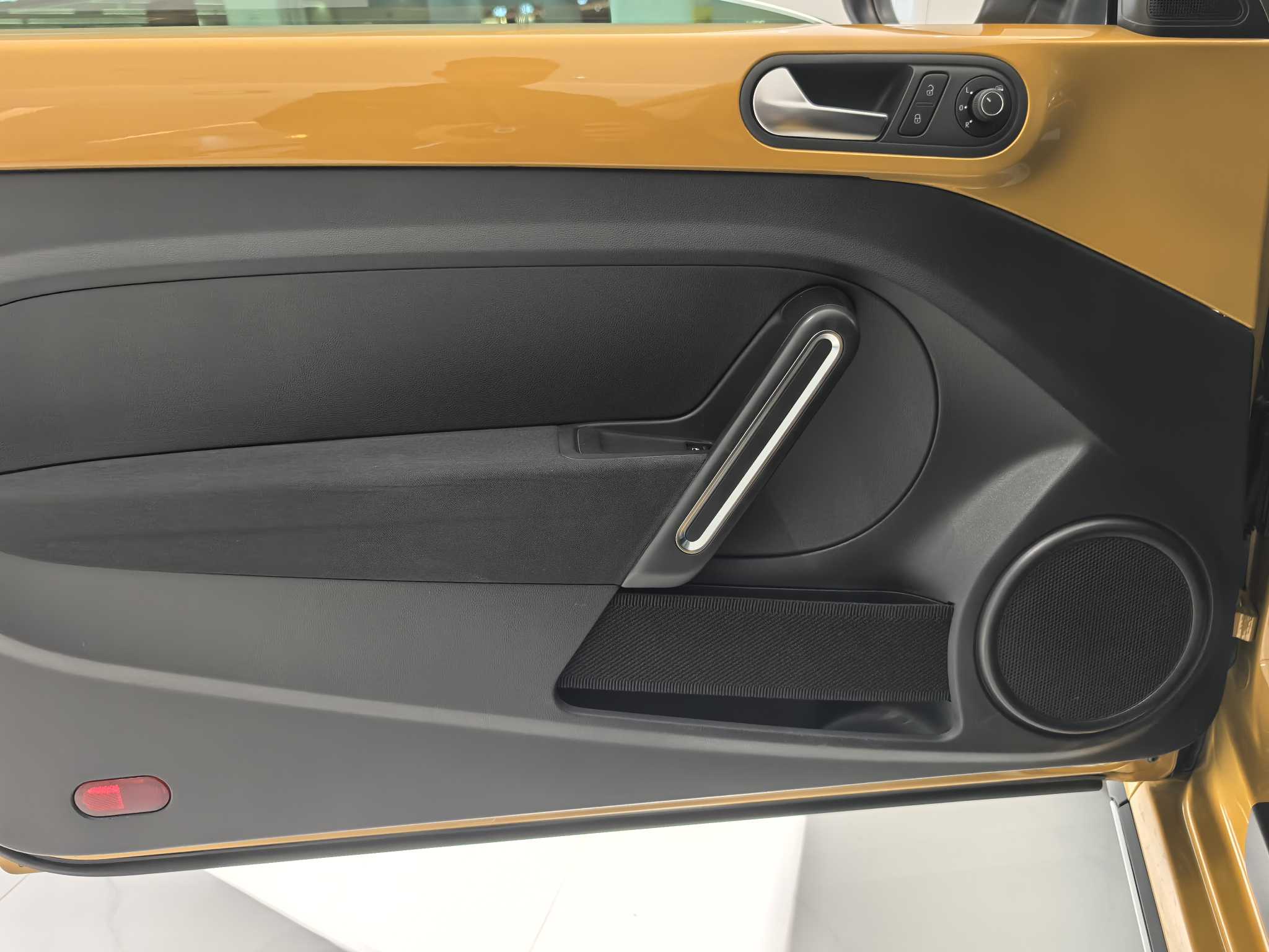 Volkswagen Beetle 2018 immagine di auto #17