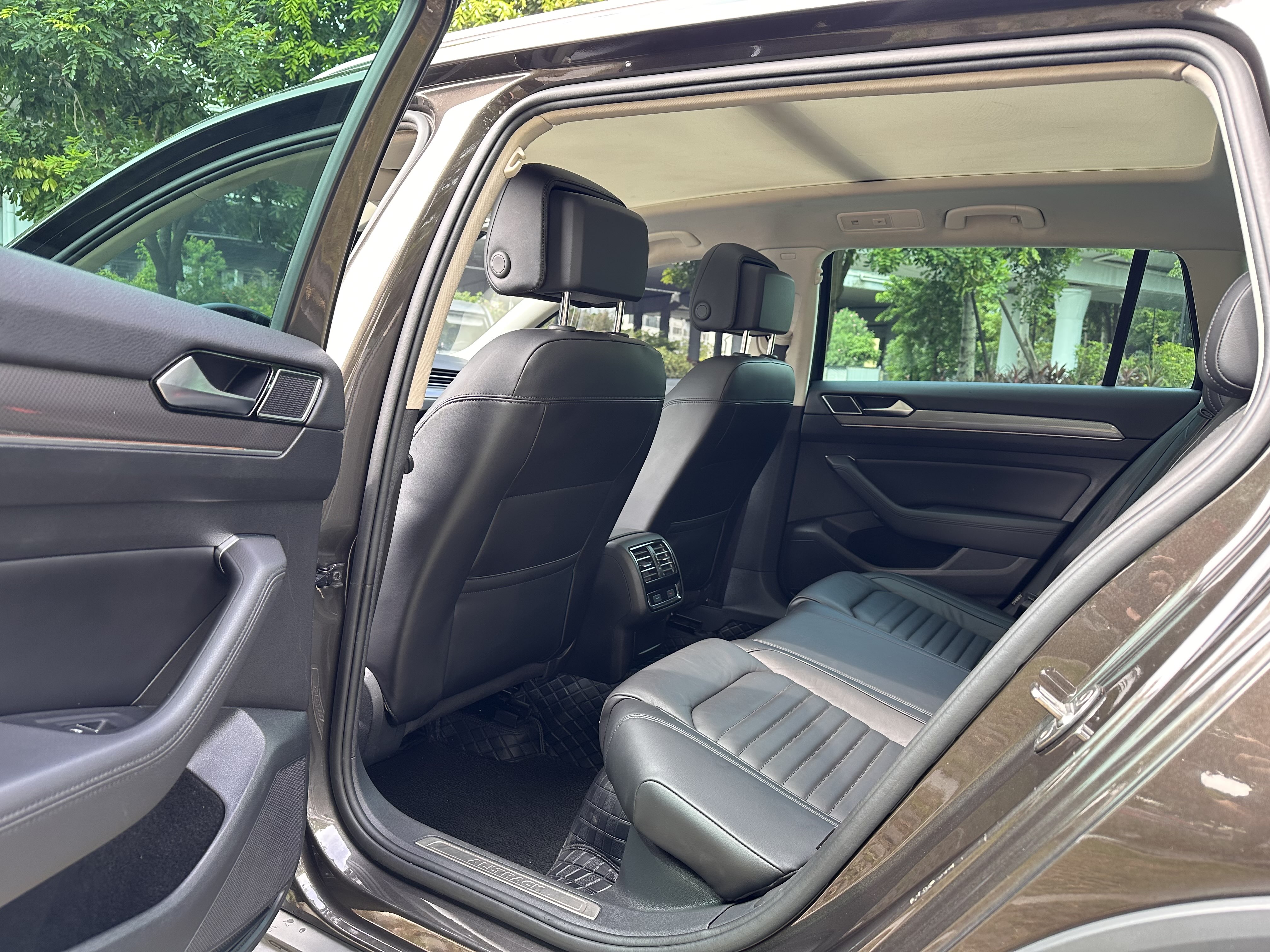 Volkswagen Passat Variant 2018 immagine di auto #17