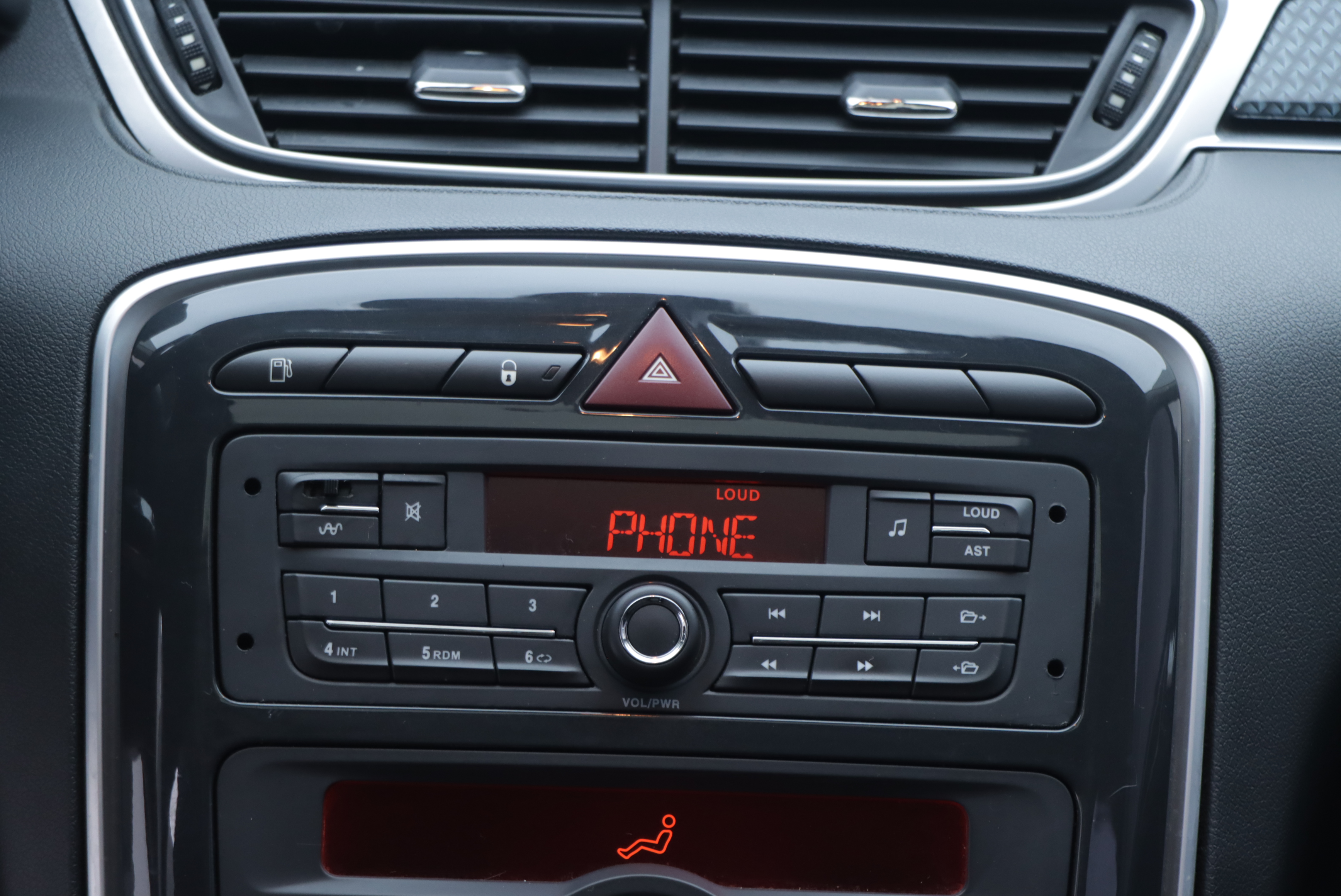 Peugeot 308 2015 car image #17