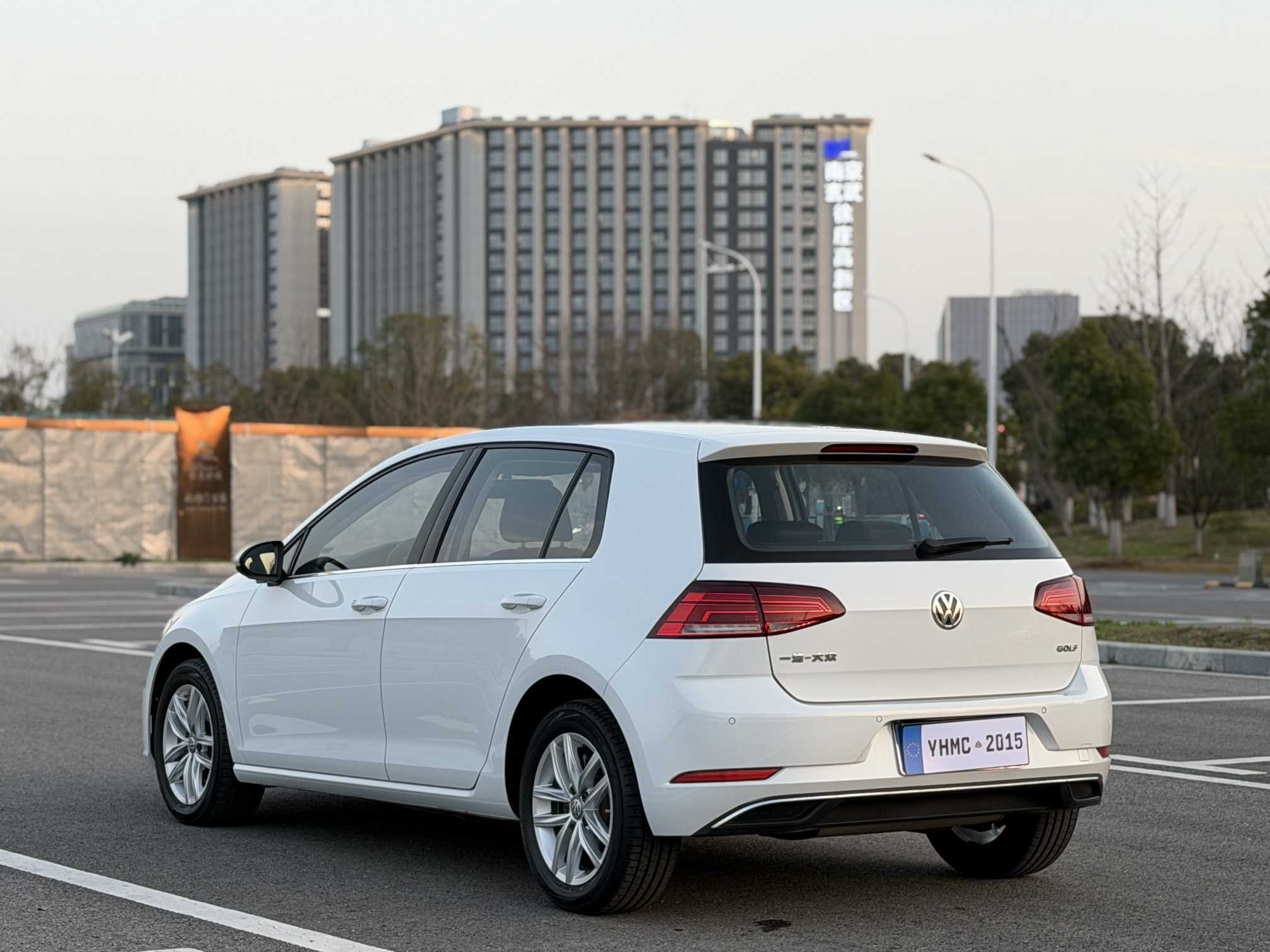 Volkswagen Golf 2018 car image #17