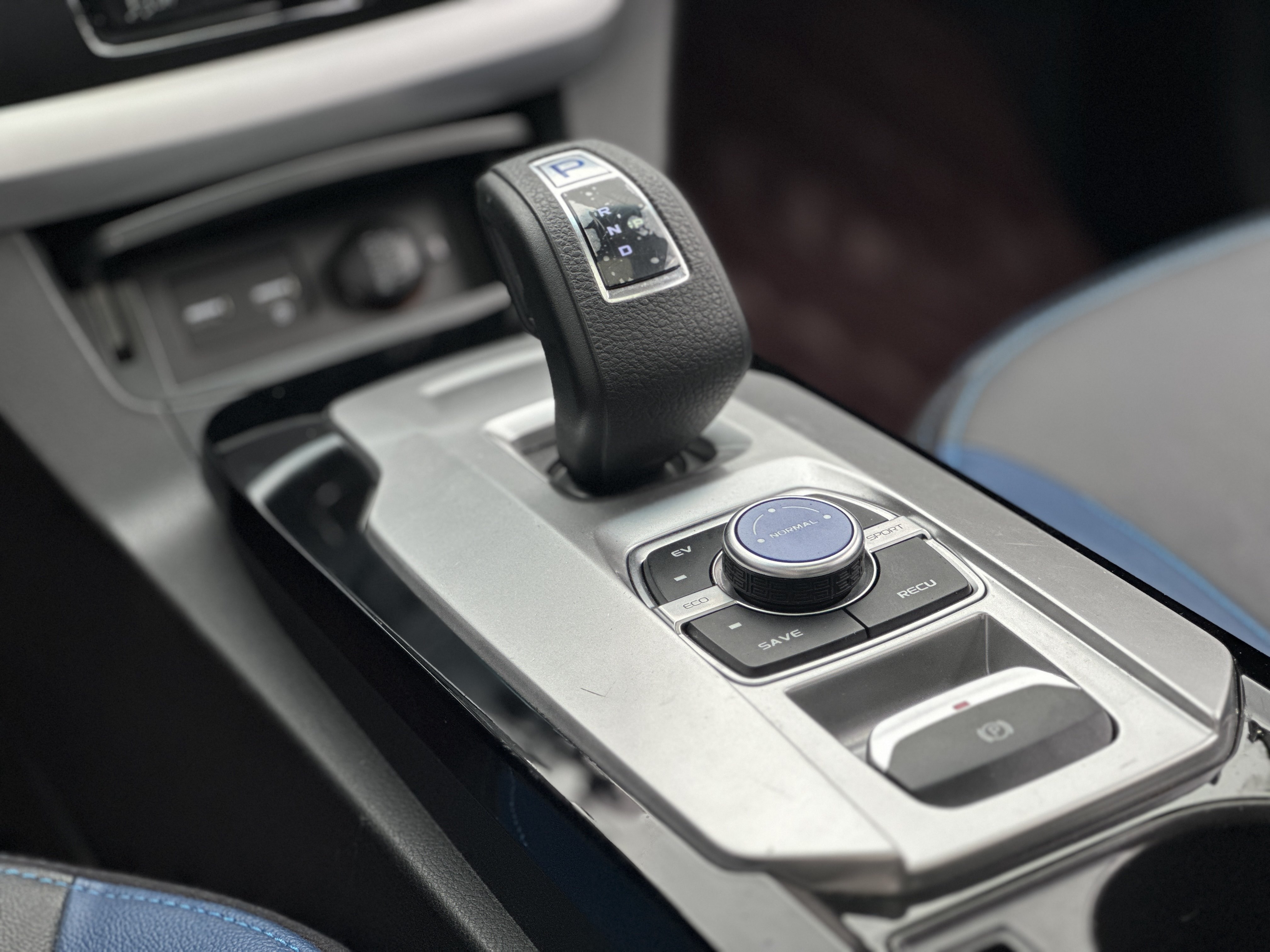 GEELY 2018 #17 GEELY 2018 car image #17
