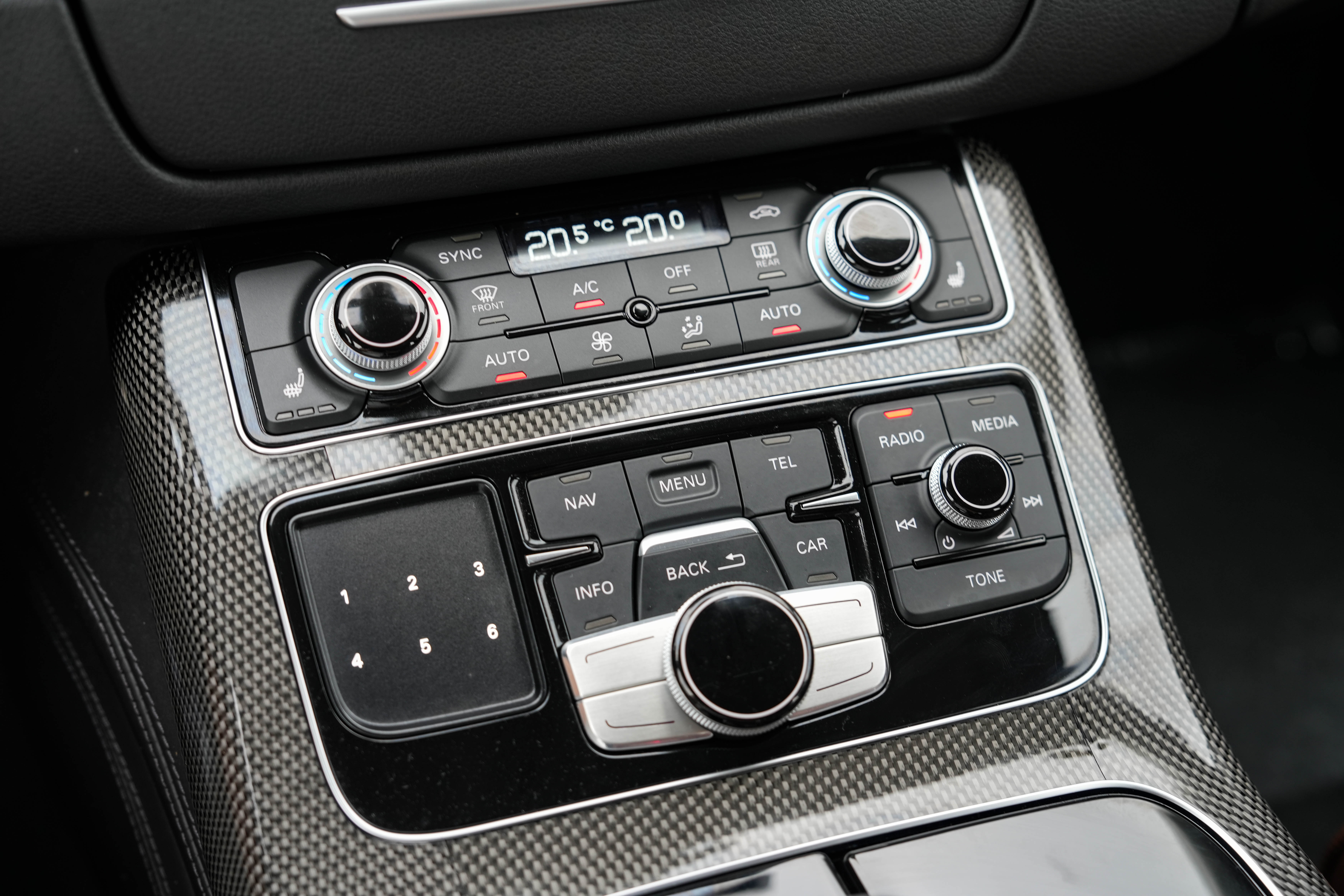 Audi S8 2017 car image #17