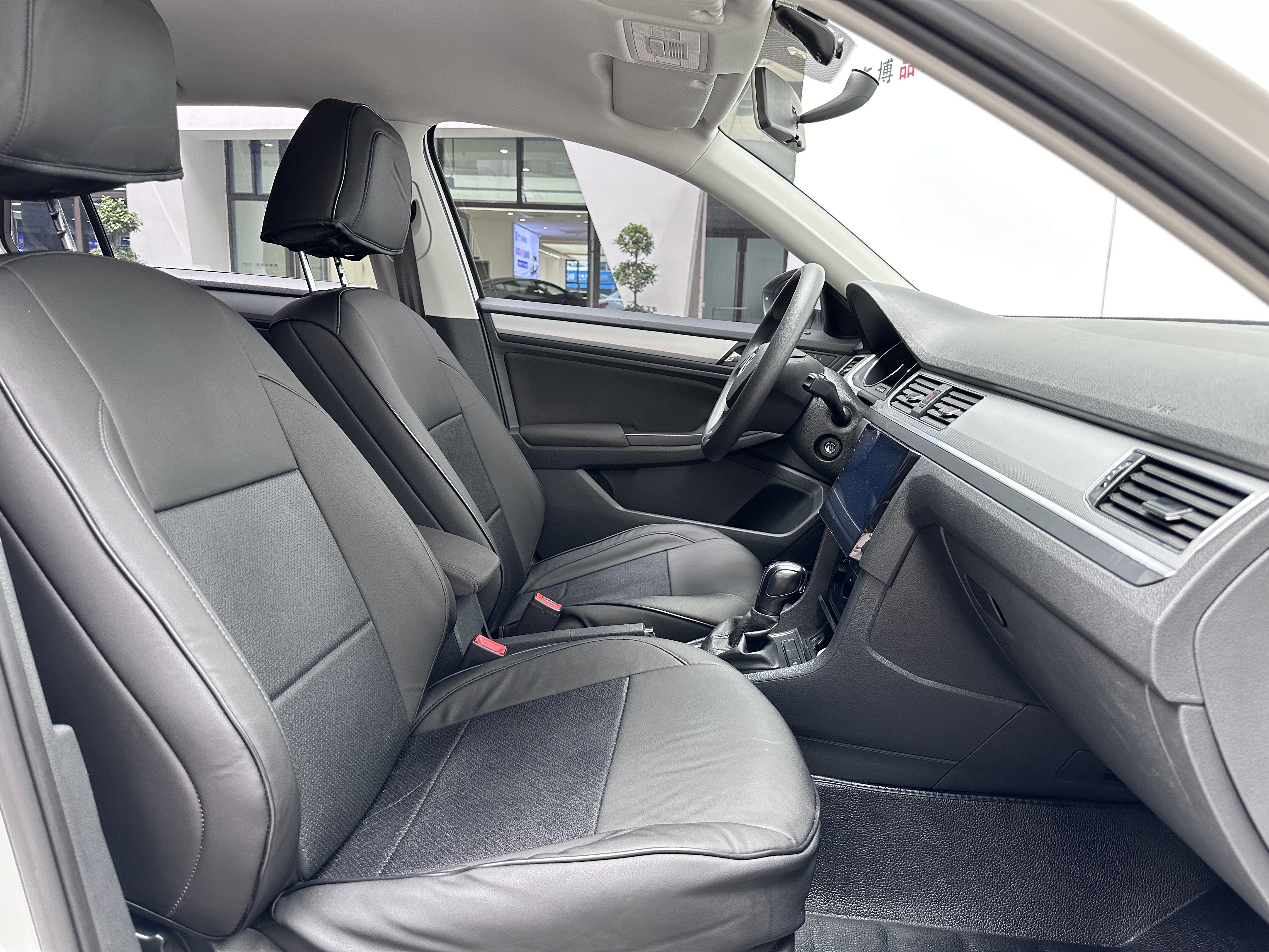 Volkswagen C-Trek 2018 immagine di auto #17