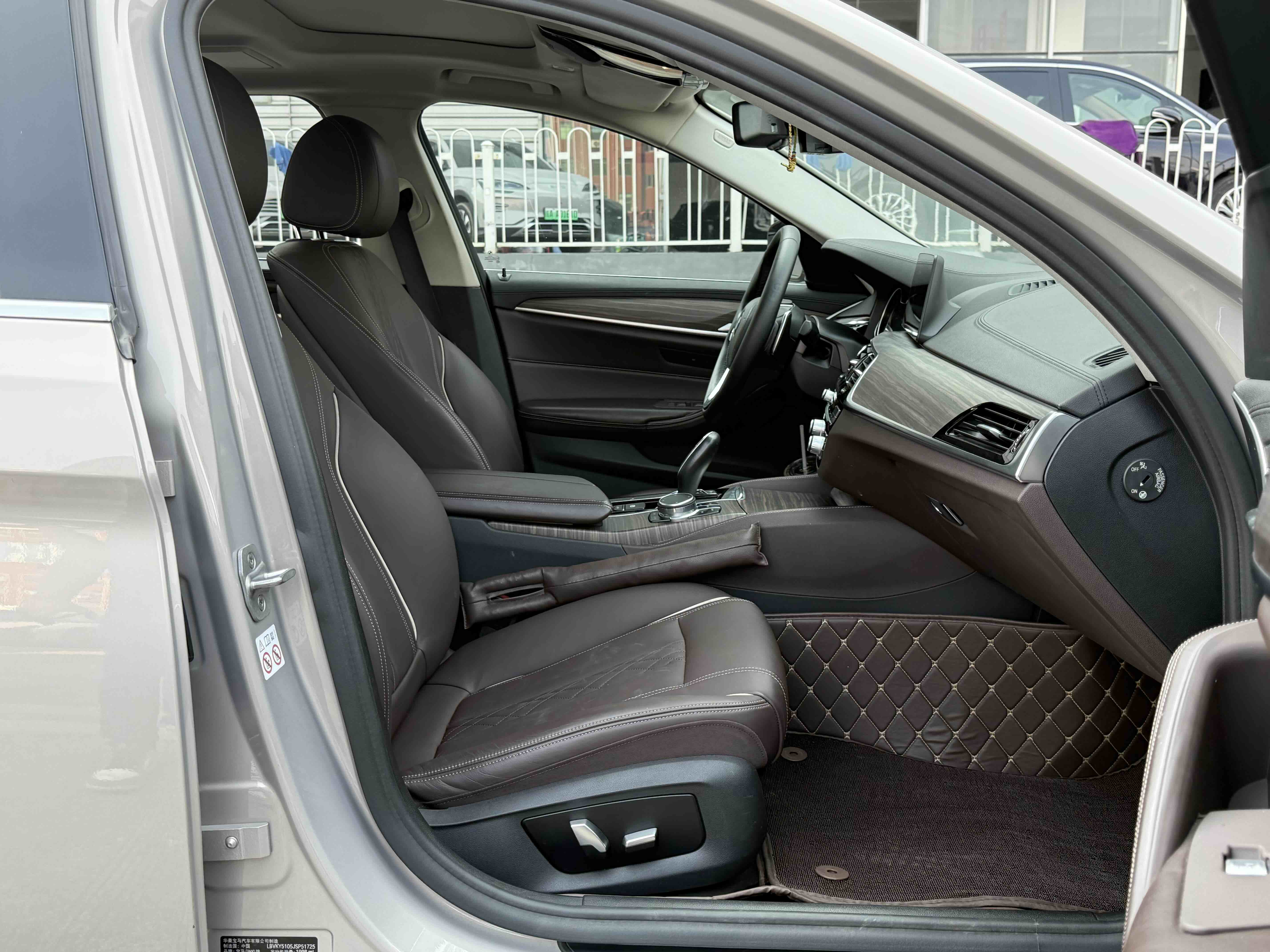 BMW 5 Series 2018 car image #17