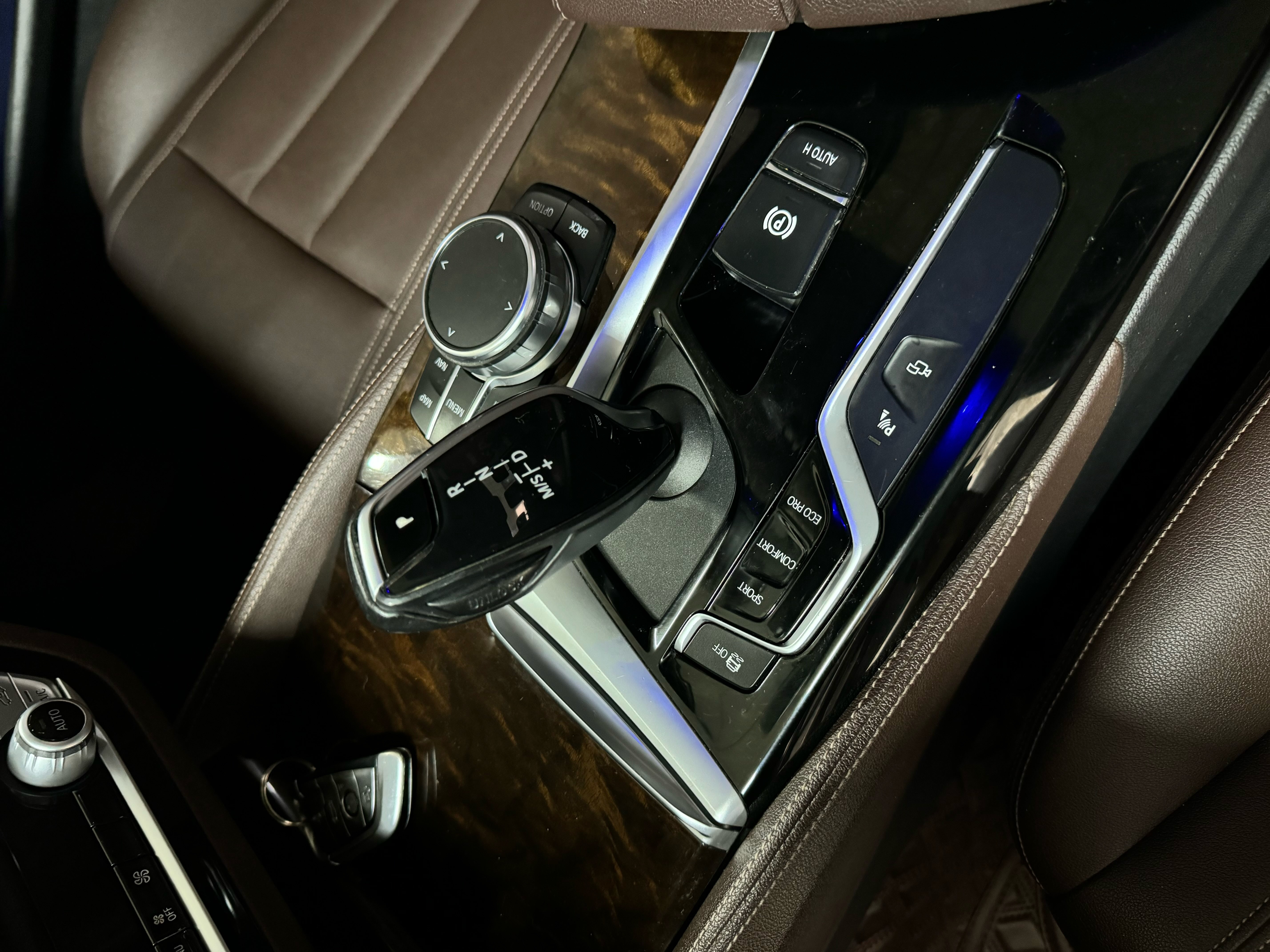 BMW 5 Series 2019 car image #17