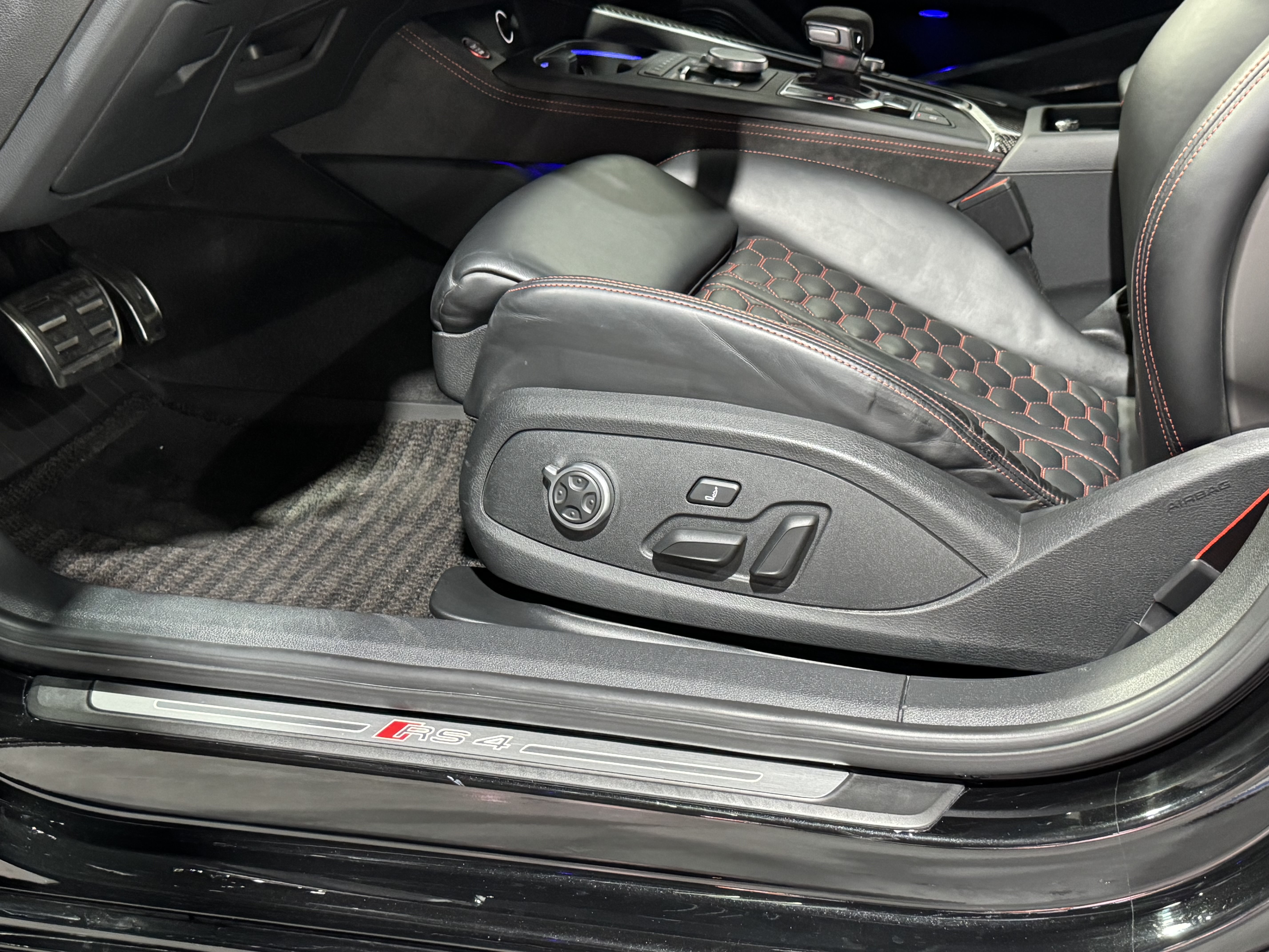 Audi RS 4 2020 #17 Audi RS 4 2020 car image #17