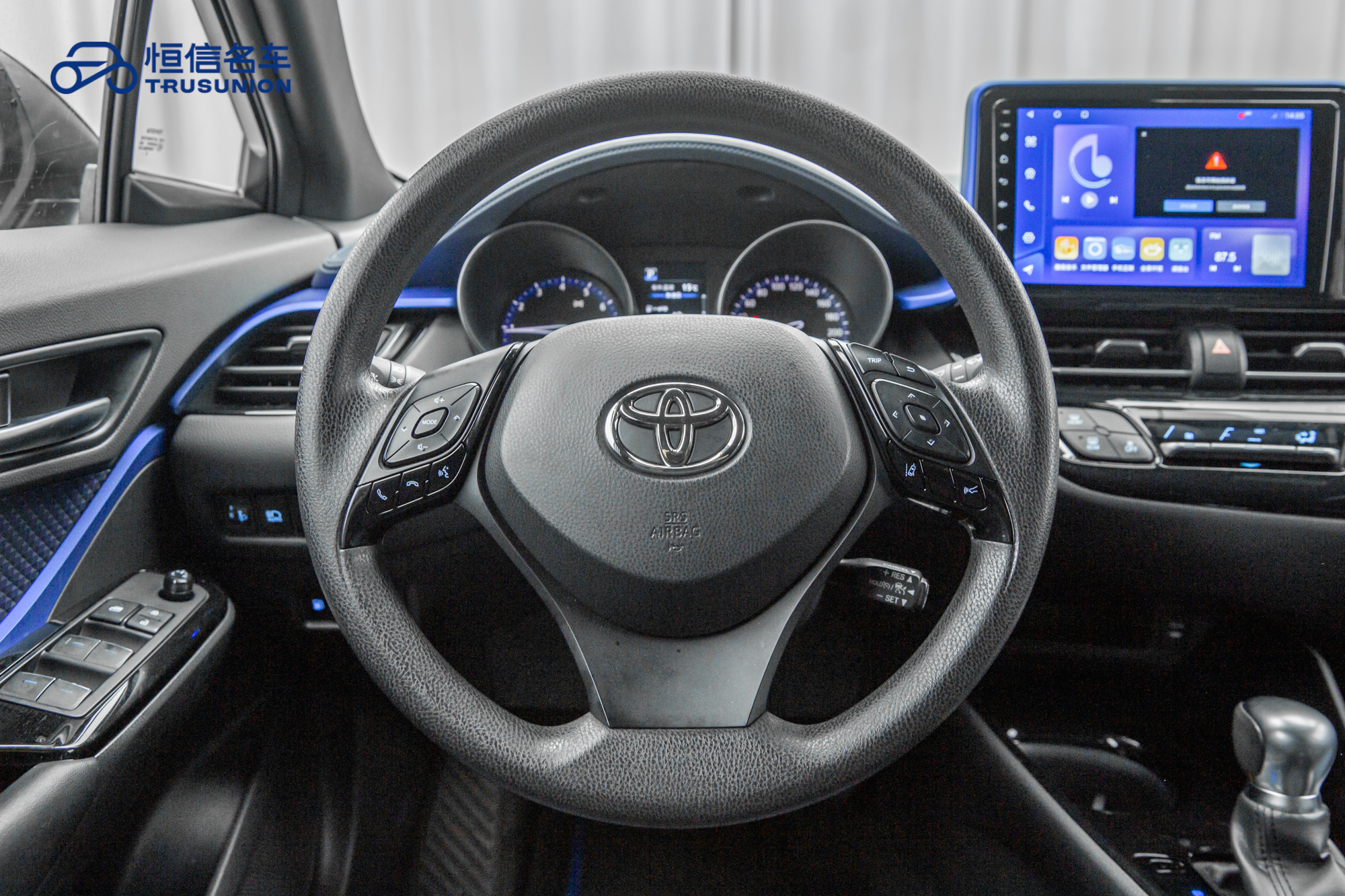 Toyota C-HR 2019 car image #17