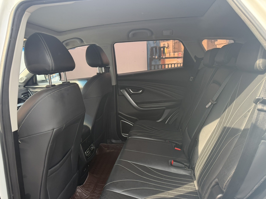 X70 2019 car image #17