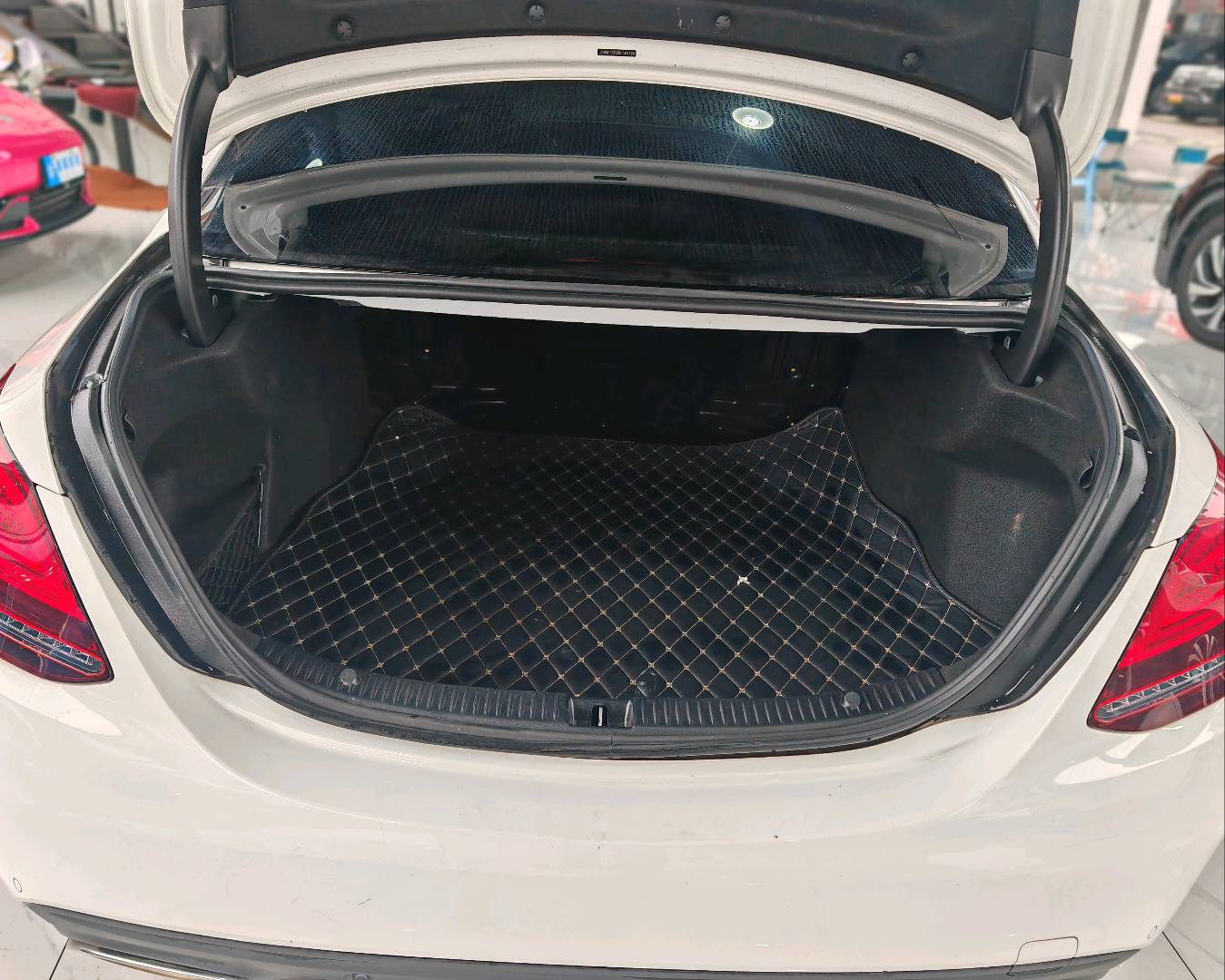 Mercedes-Benz C Class 2019 car image #17
