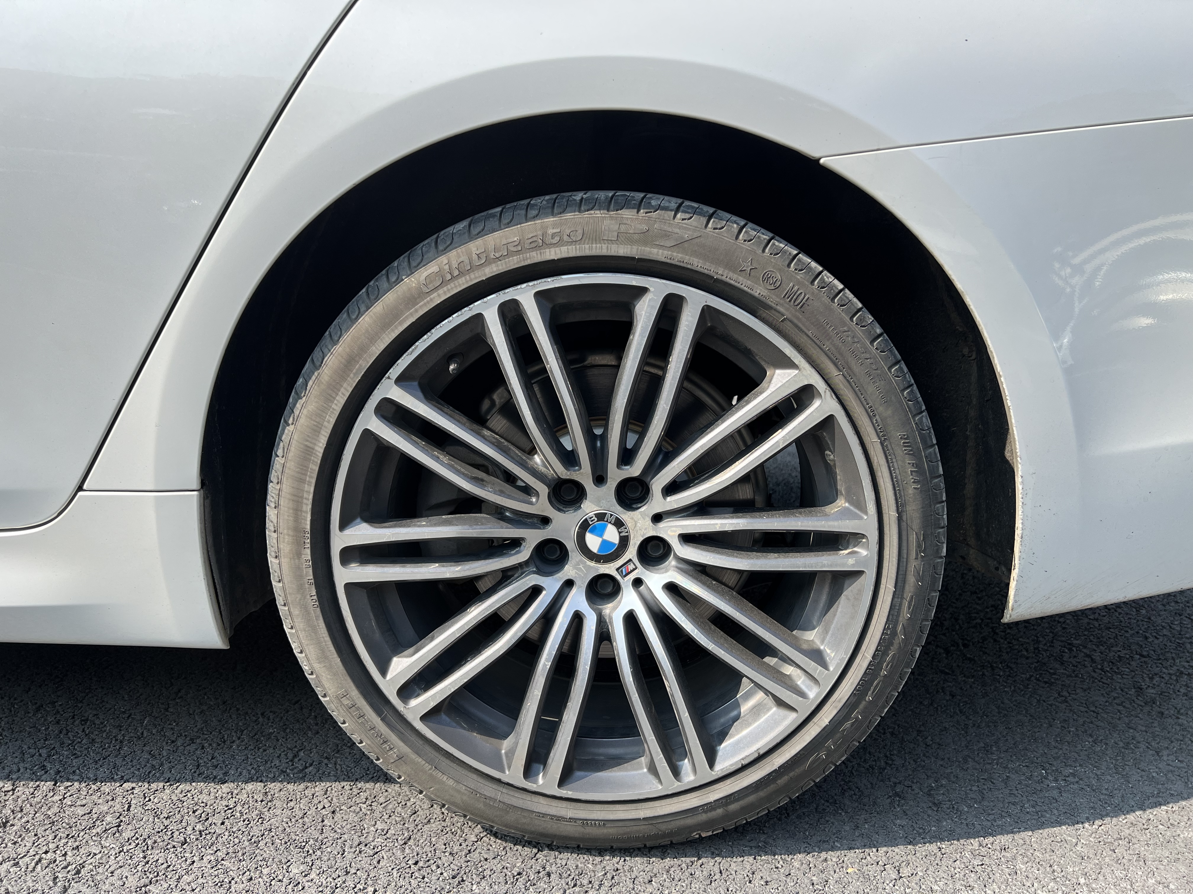BMW 5 Series 2019 car image #17