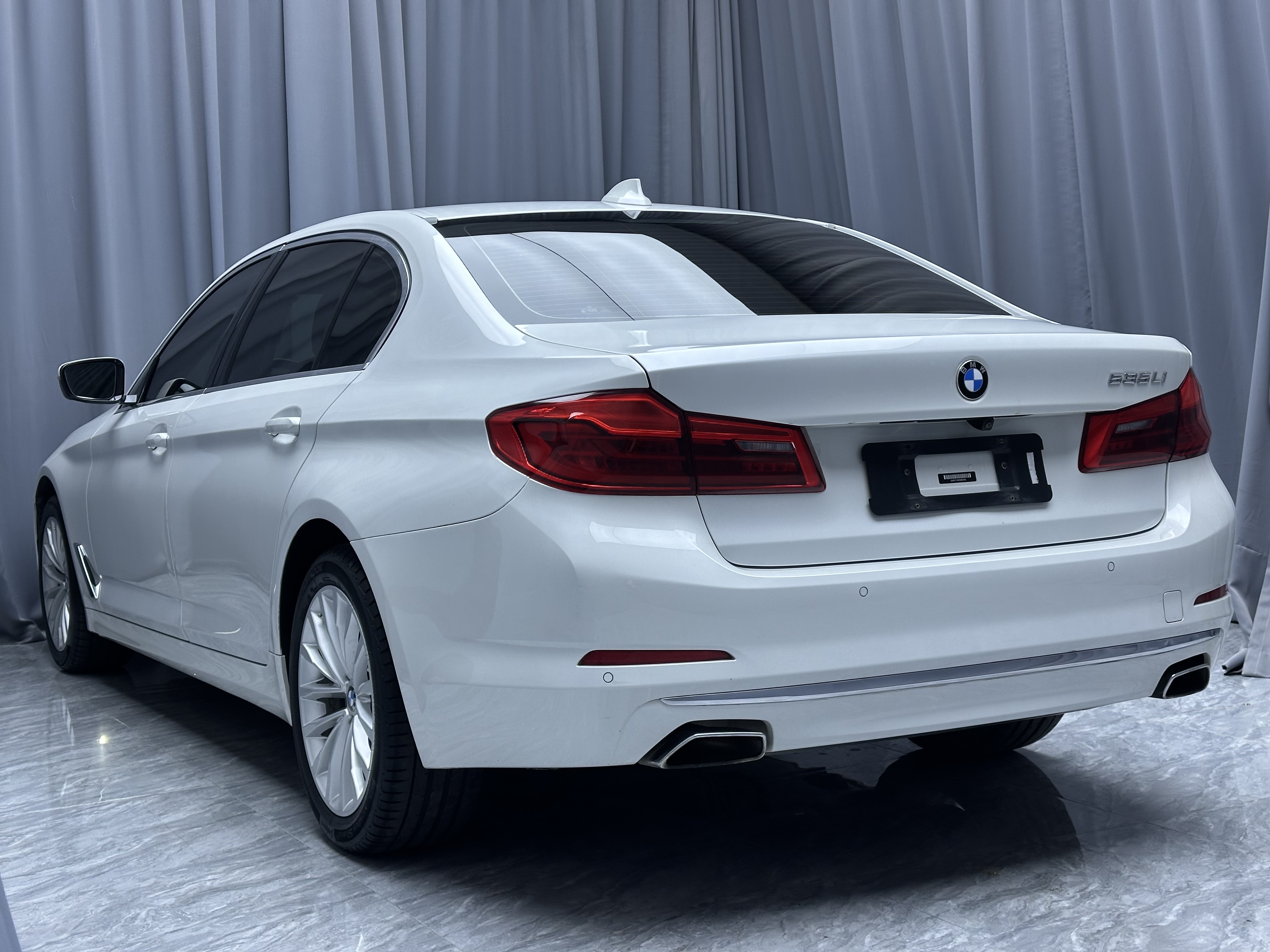 BMW 5 Series 2019 #17 BMW 5 Series 2019 car image #17