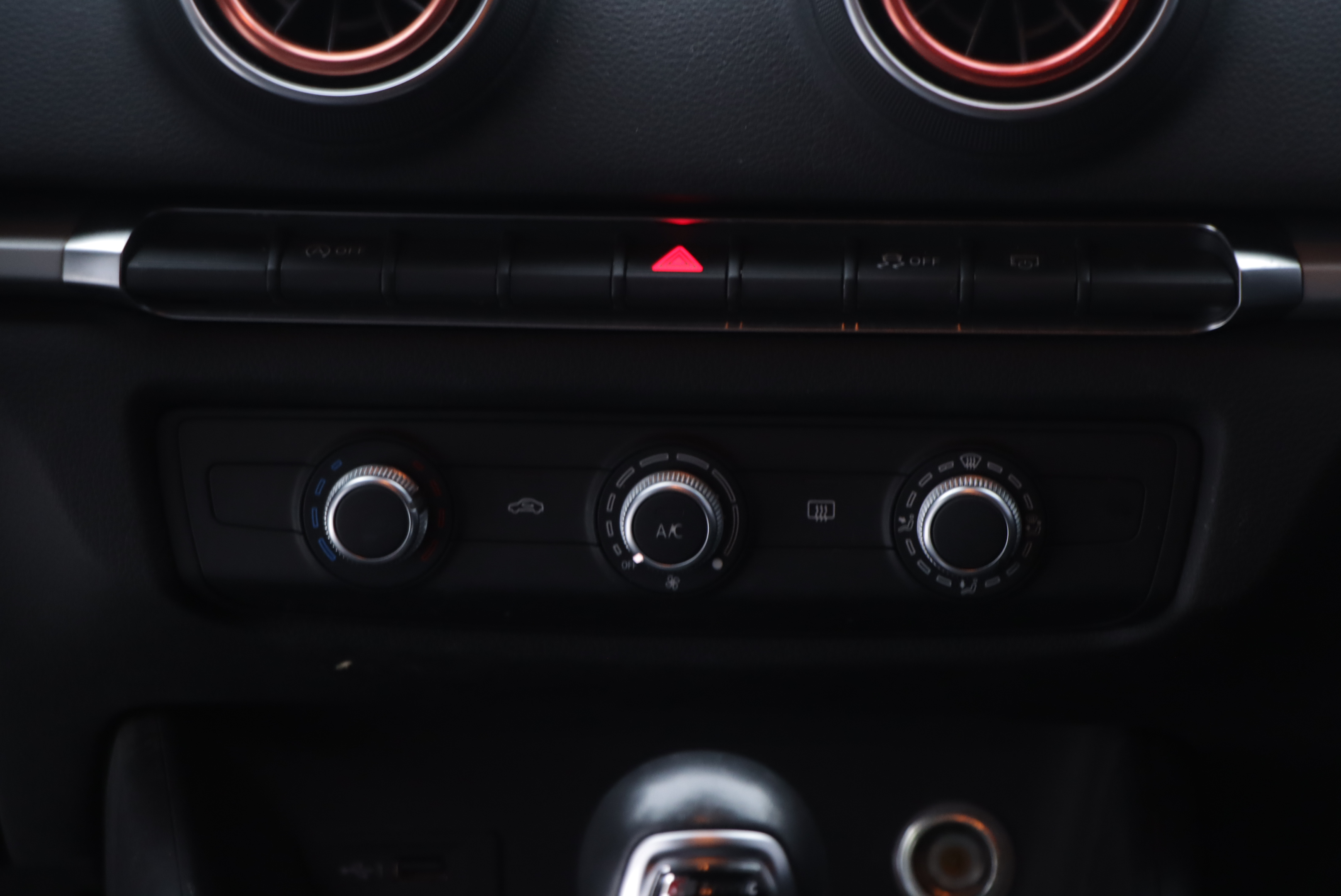 Audi A3 2019 car image #17