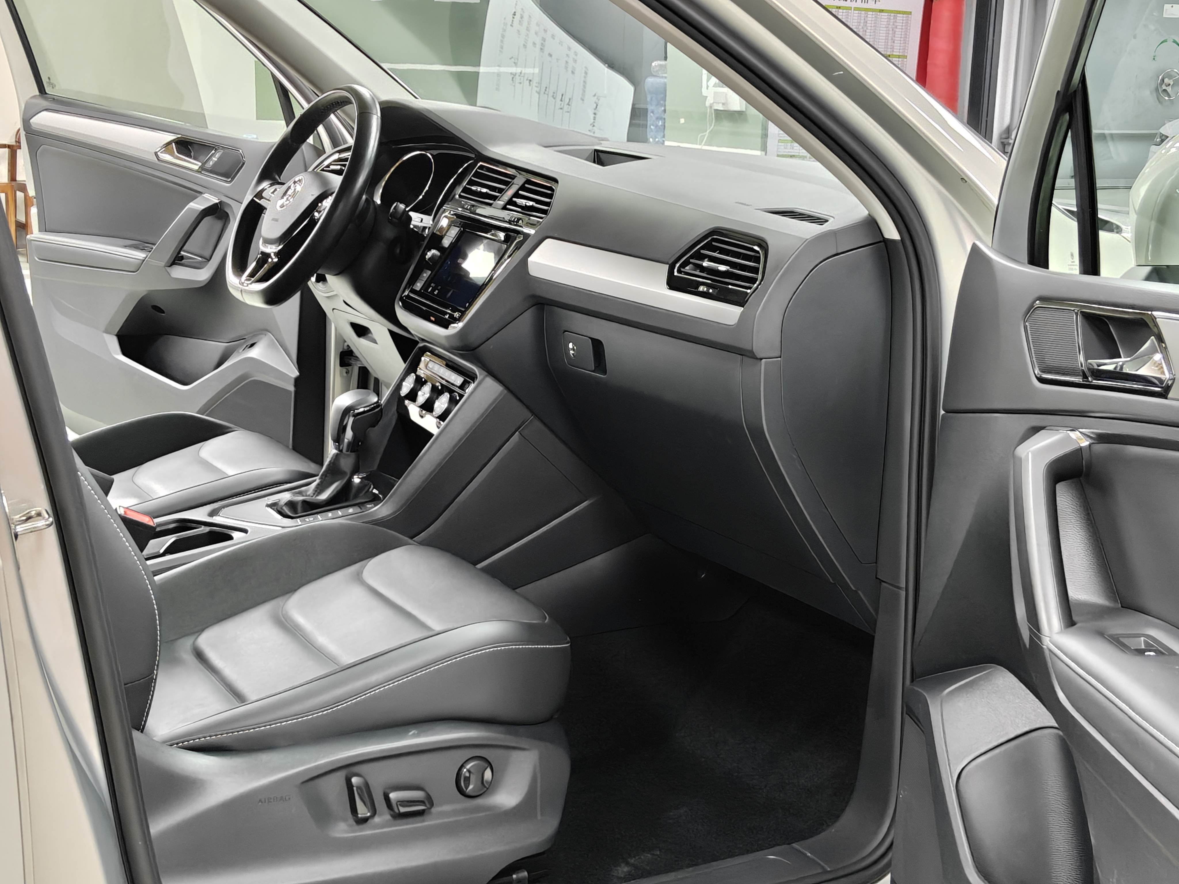 Volkswagen Tiguan L 2019 #17 Volkswagen Tiguan L 2019 car image #17