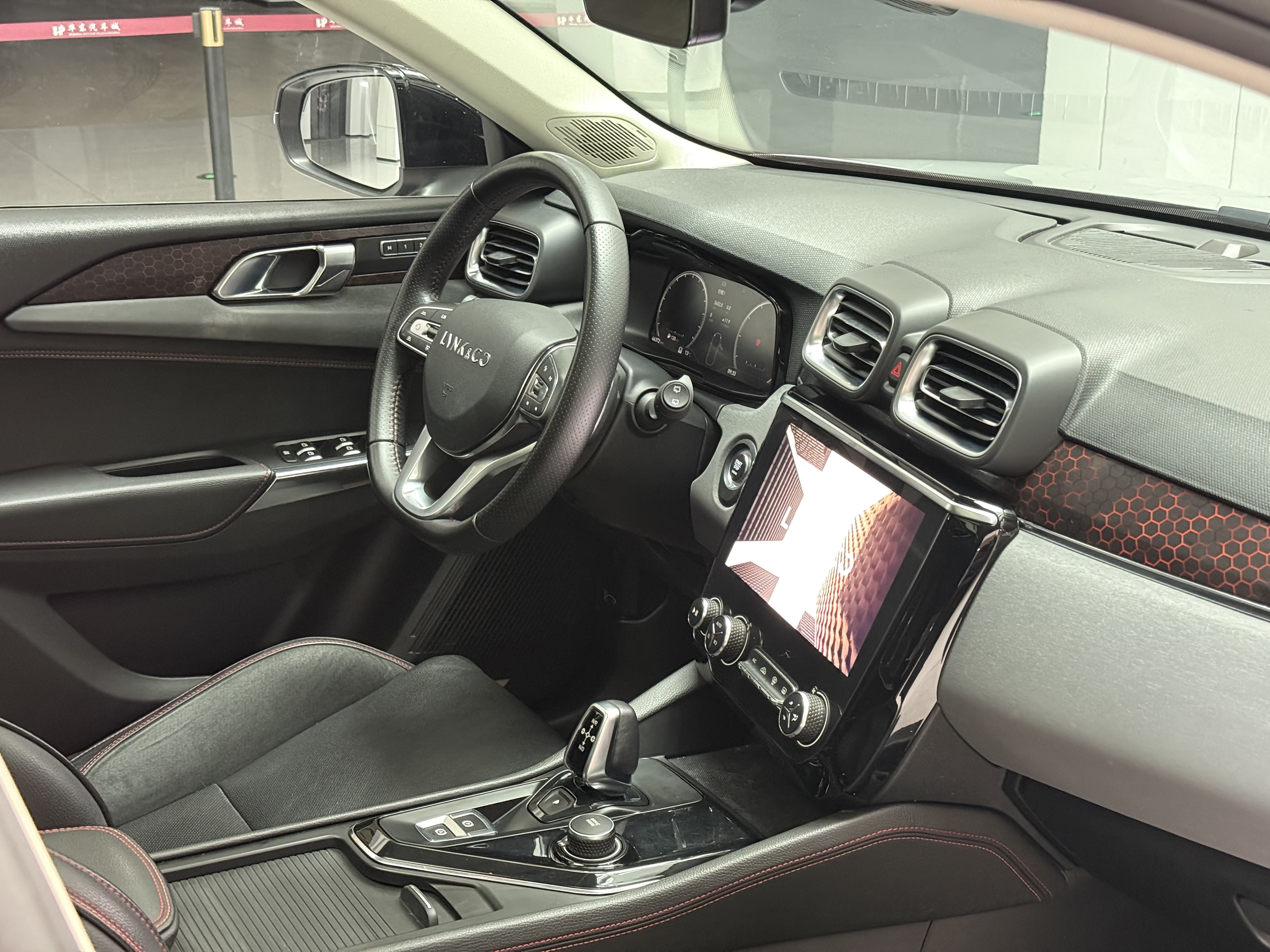 Lynk & Co 02 2019 car image #17