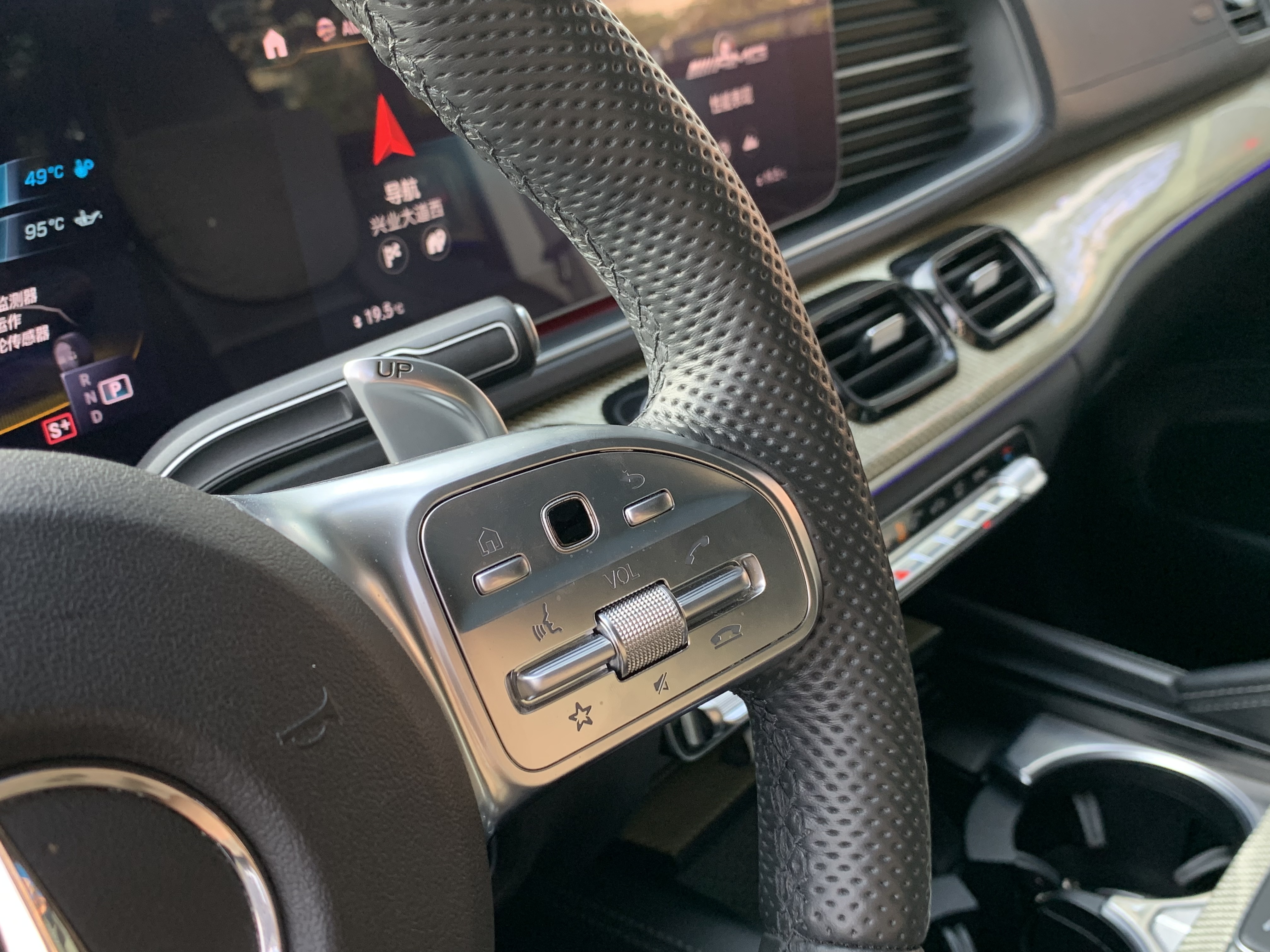 Mercedes-Benz GLE Class 2020 car image #17