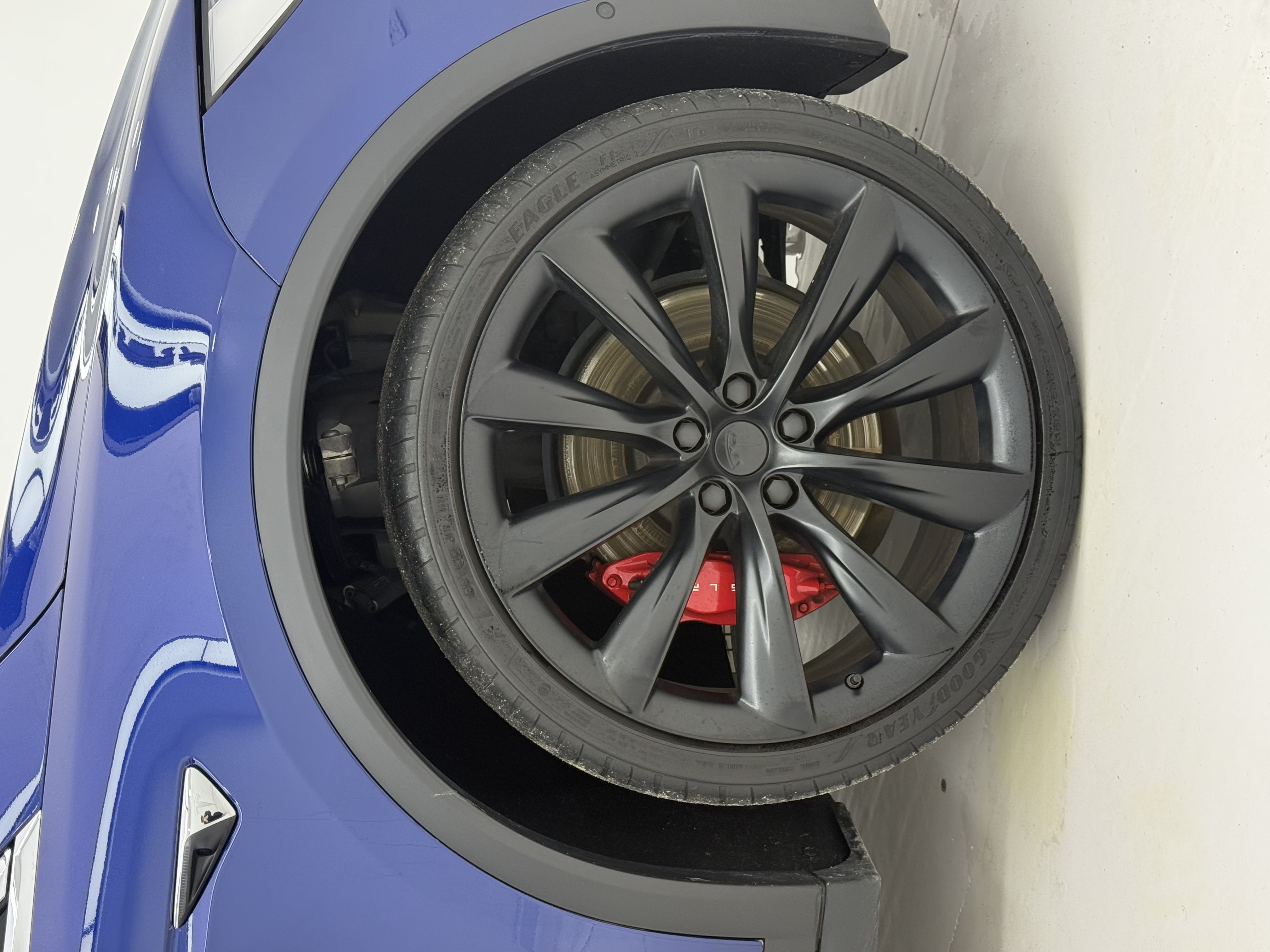 Tesla Model X 2020 car image #17