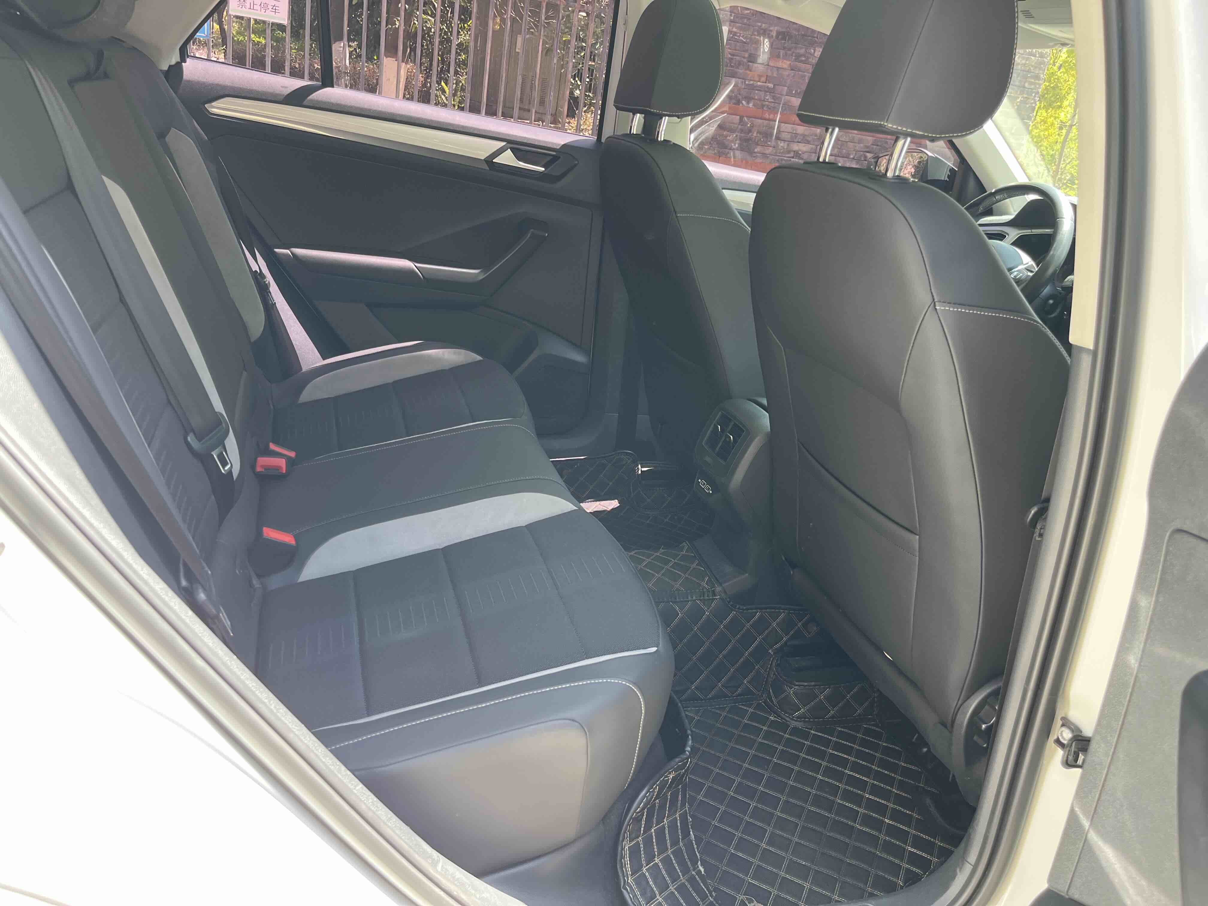 T-Roc 2018 car image #17