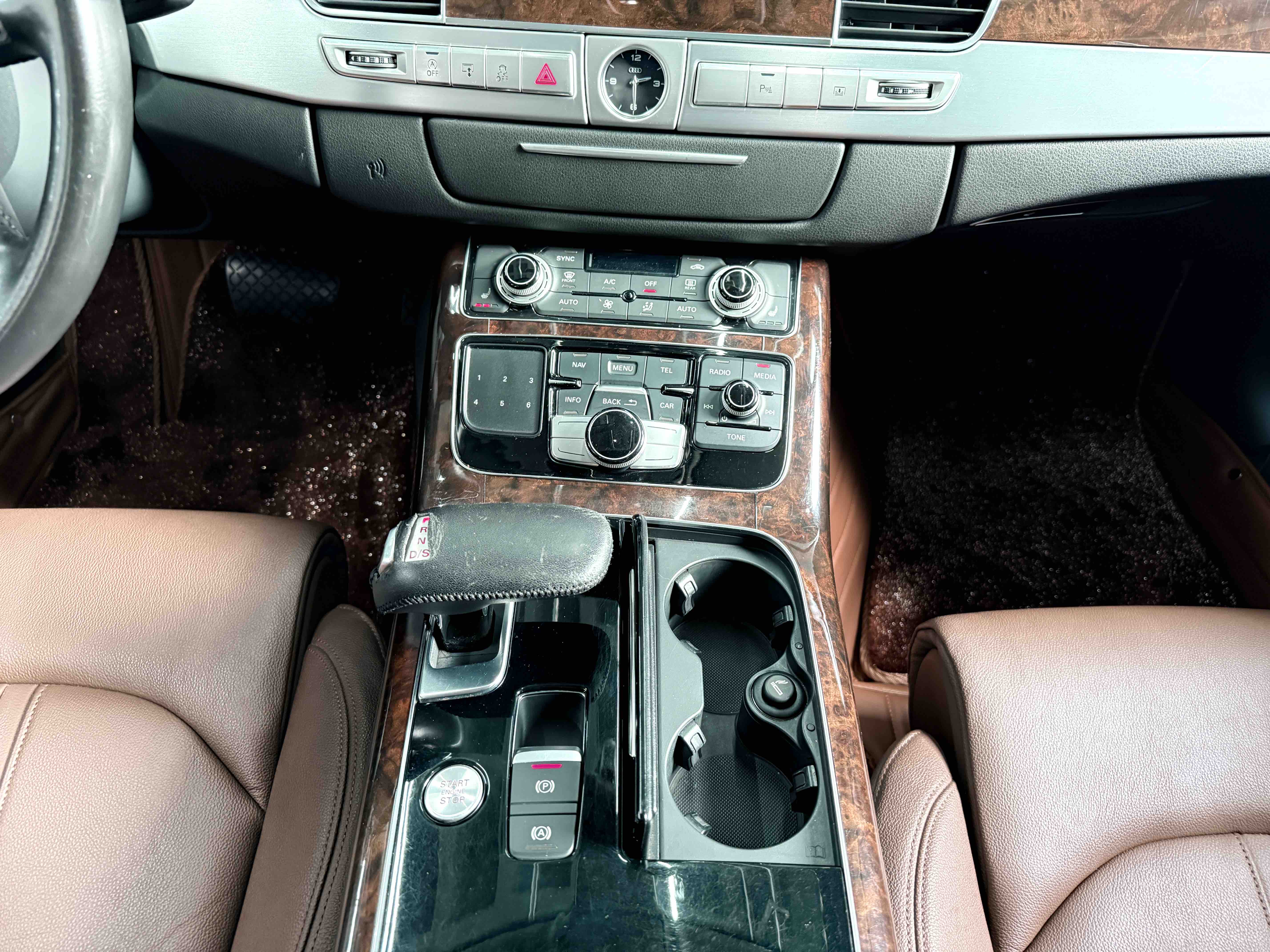 Audi A8 2015 car image #17