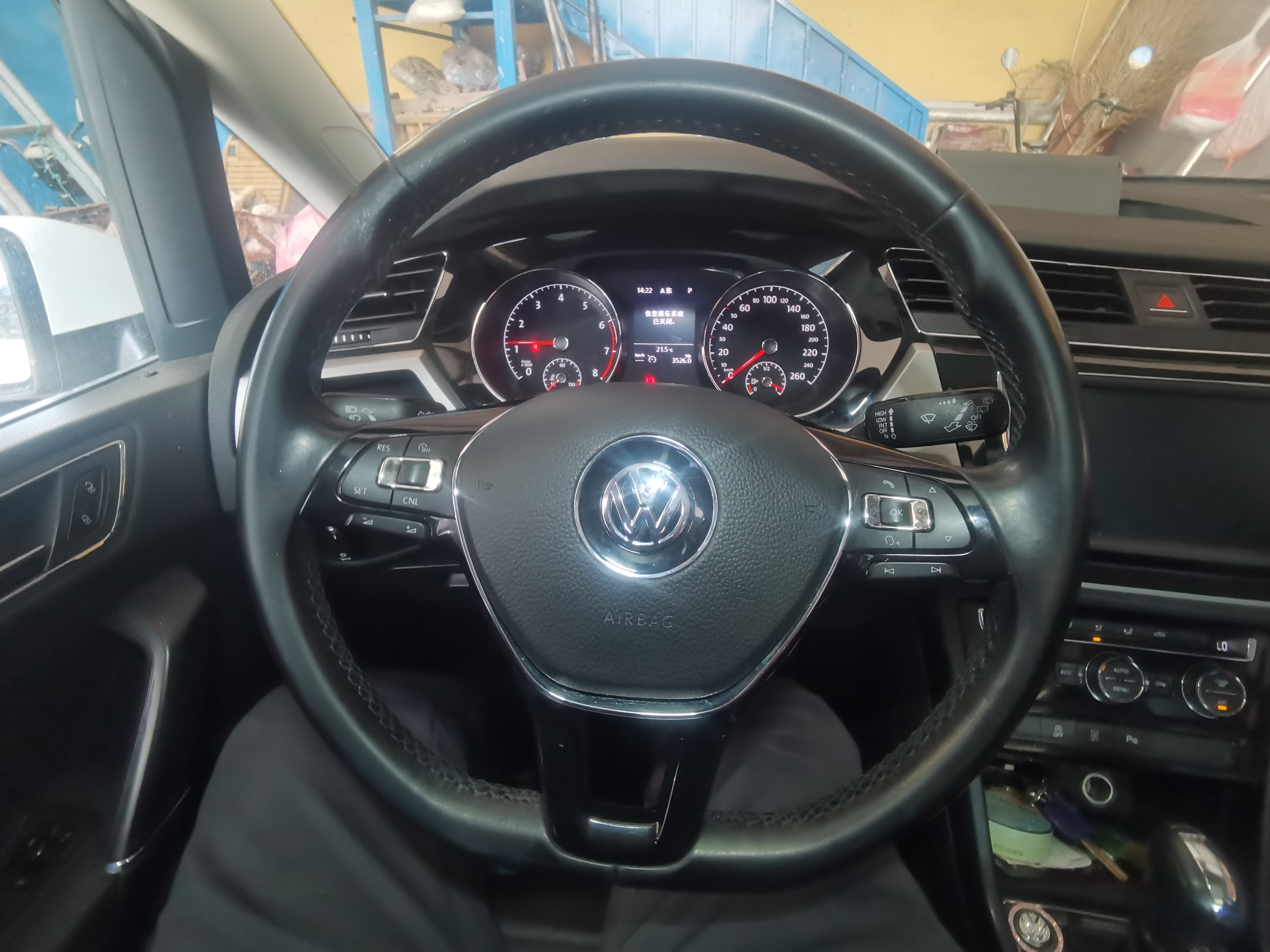 Volkswagen Touran 2020 car image #17