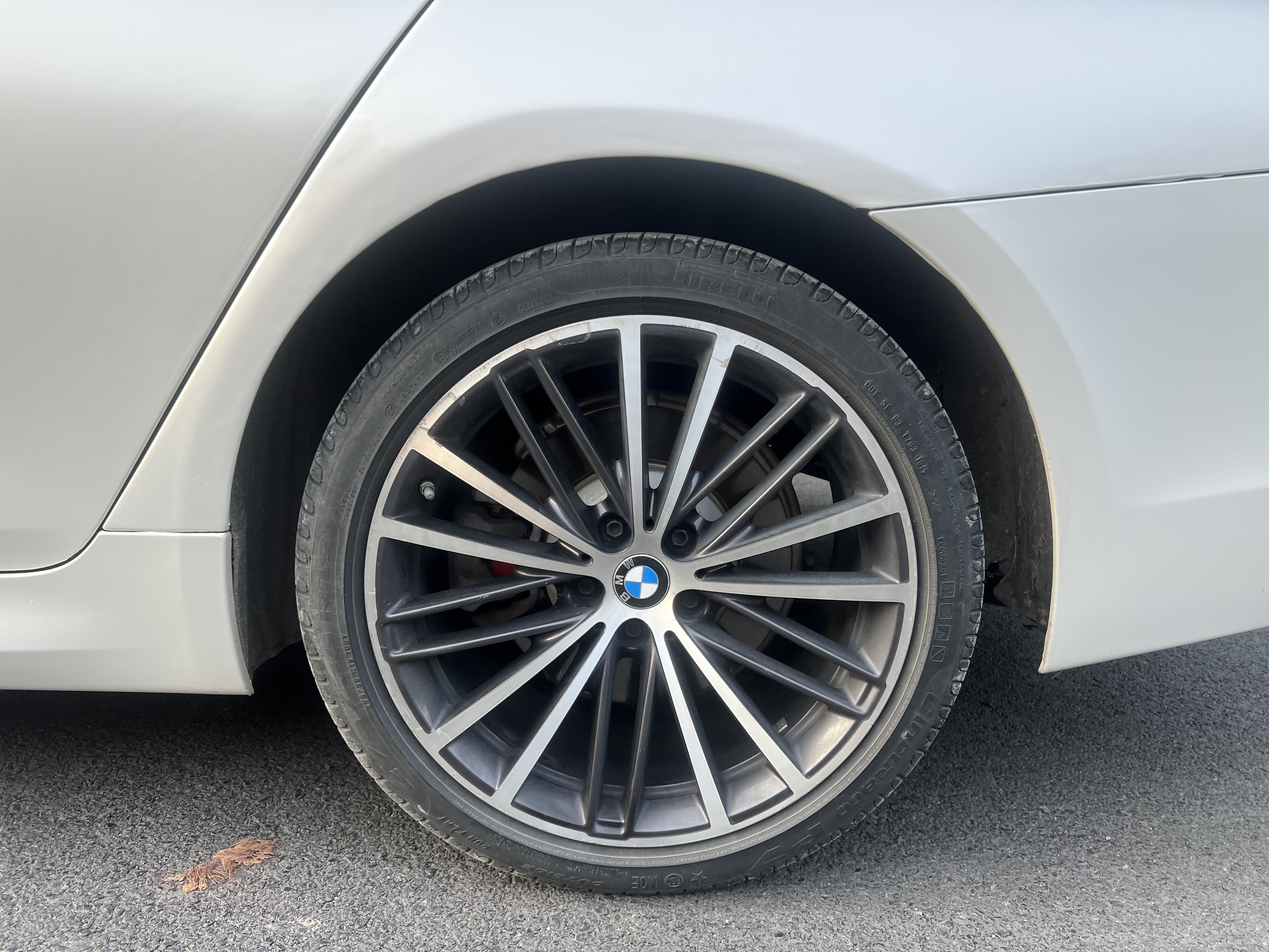 BMW 5 Series 2019 car image #17