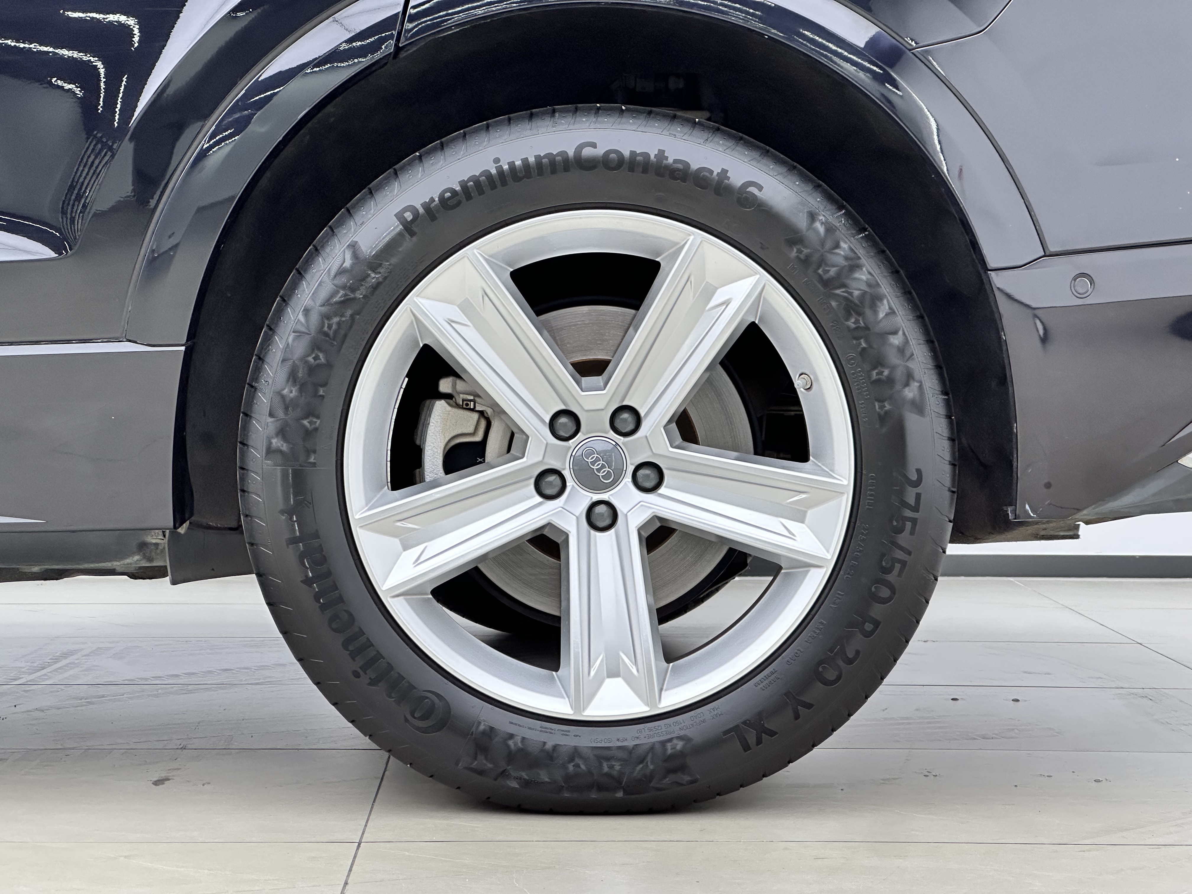 Audi Q8 2021 car image #17