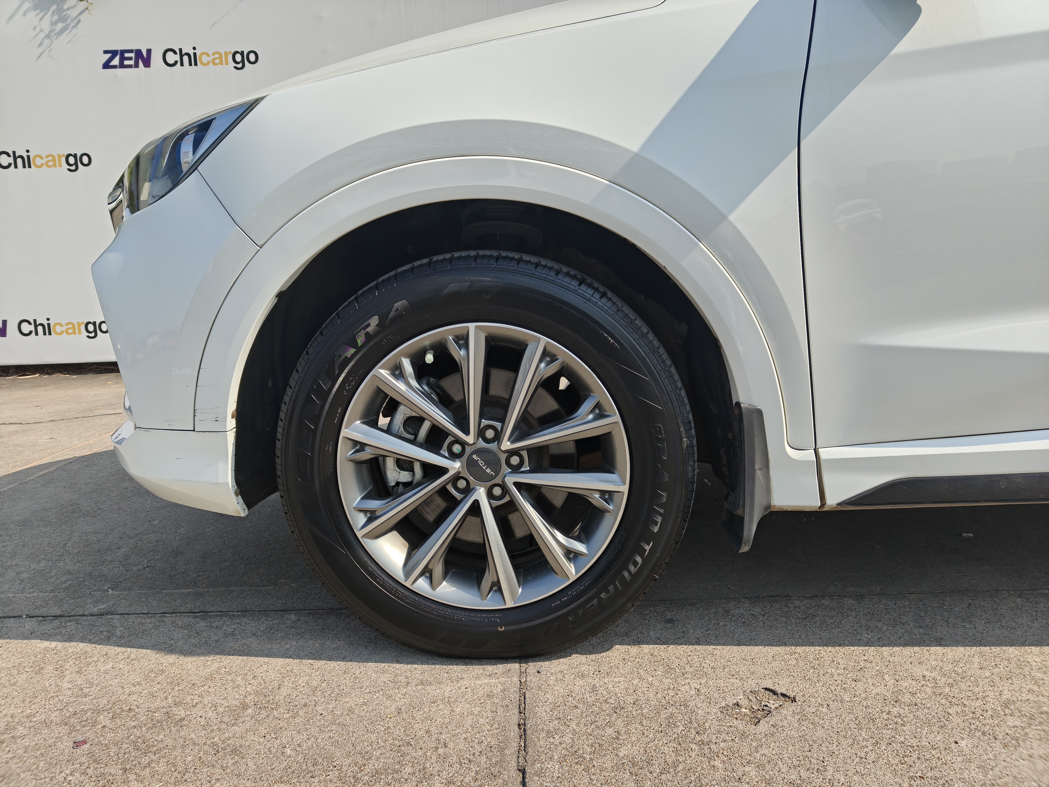 X70 2019 car image #17