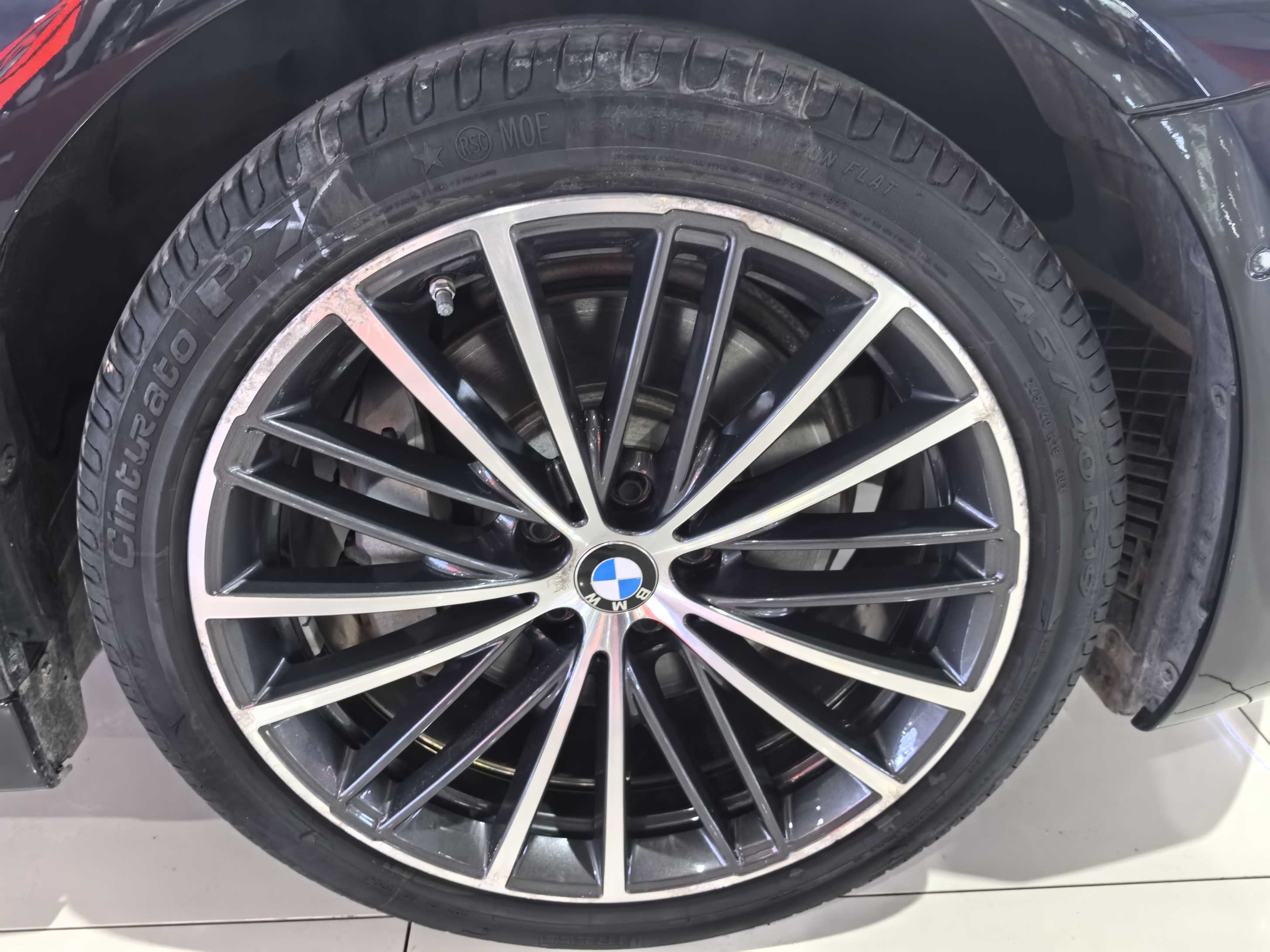 BMW 5 Series 2019 car image #17