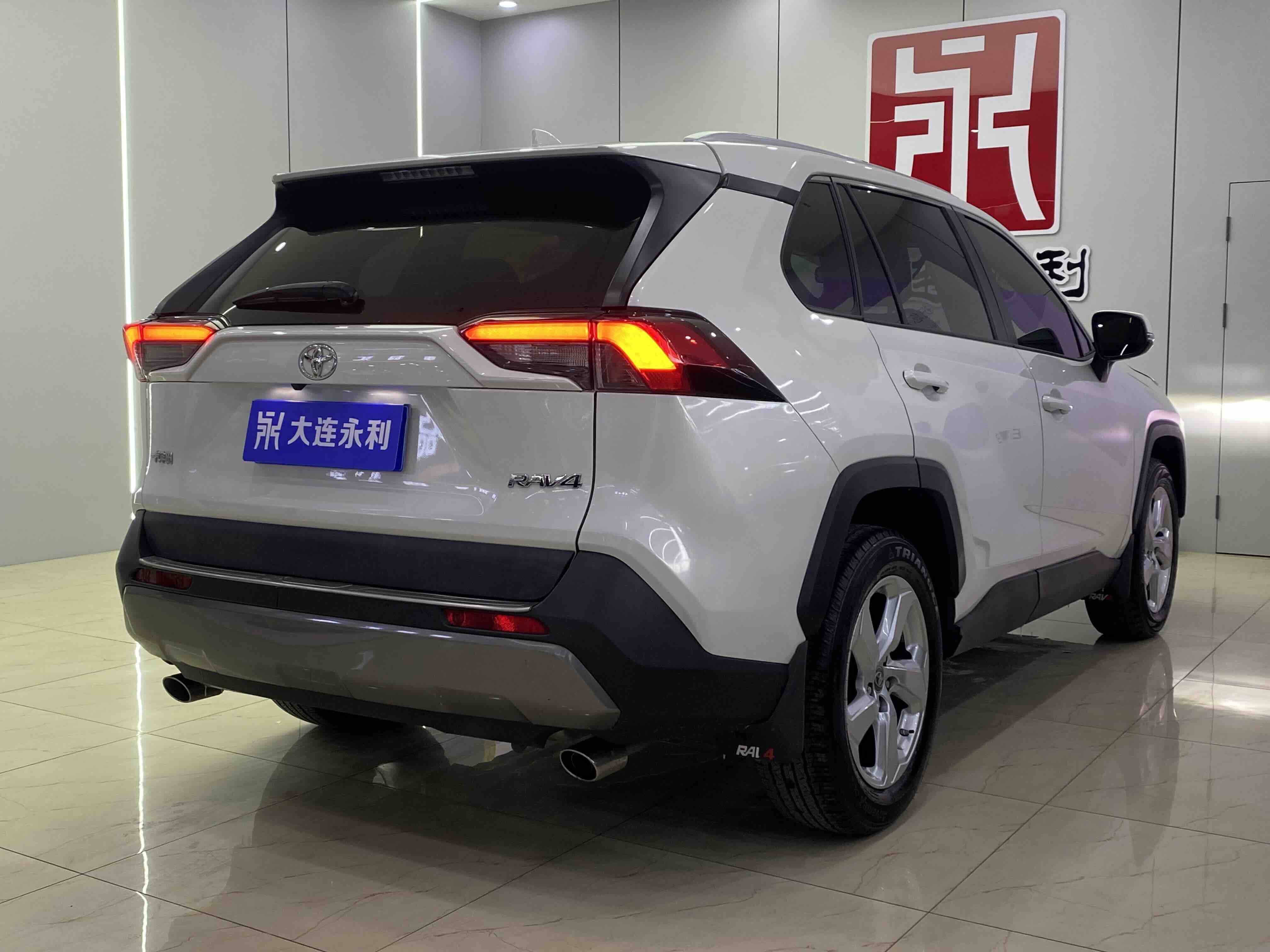 Toyota RAV4 2020 #17 Toyota RAV4 2020 immagine di auto #17